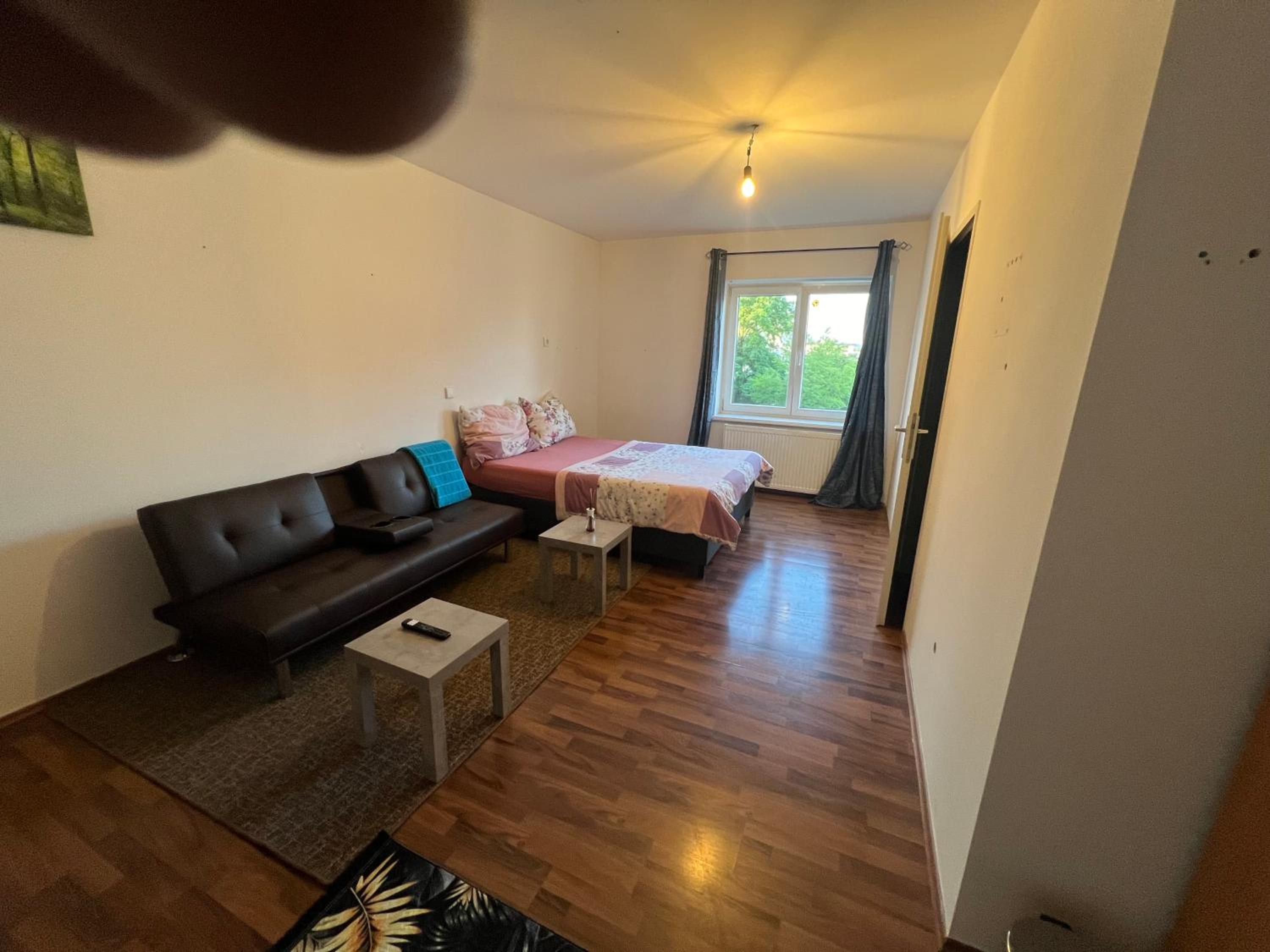 2 Zimmer mit Bad und WC teilen