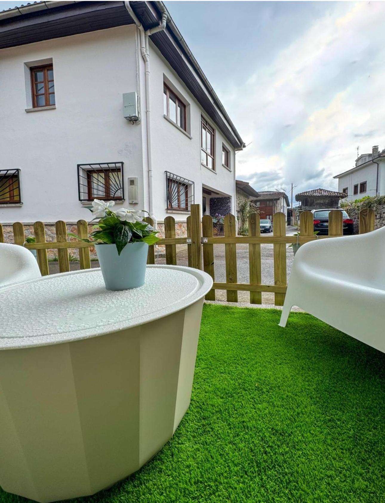 La Olivia 53 boutique con zona chill out exterior view 5