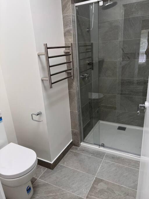 Family home- close to Knox City & Dandenong Ranges