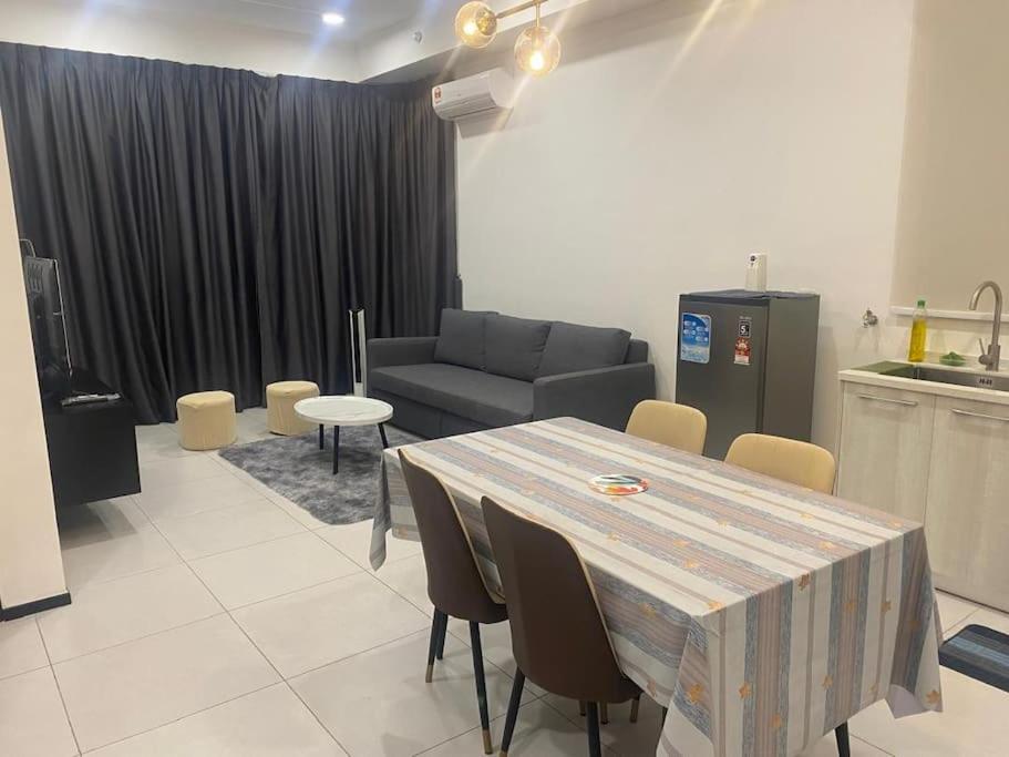 Urban Suites 101 - 1 bedroom Apartment photo 4