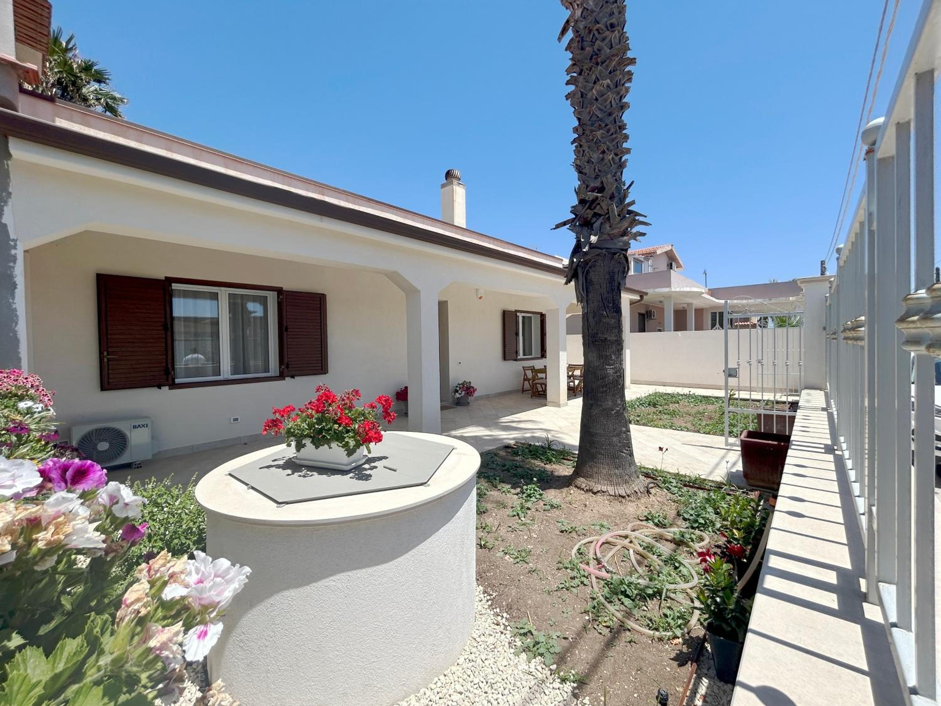 Villa Sole near the sandy beach, parking & wifi photo 5