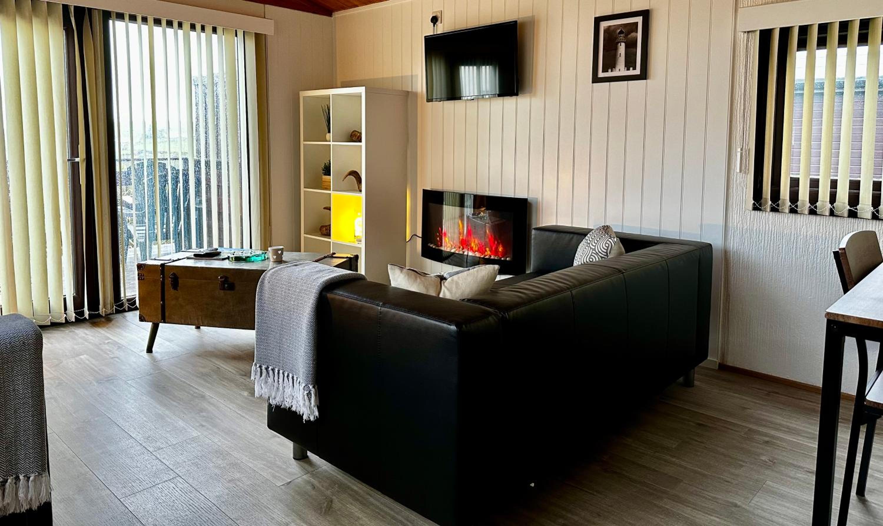 Lodge Cabin with Fabulous Views - Farm Holiday view 3