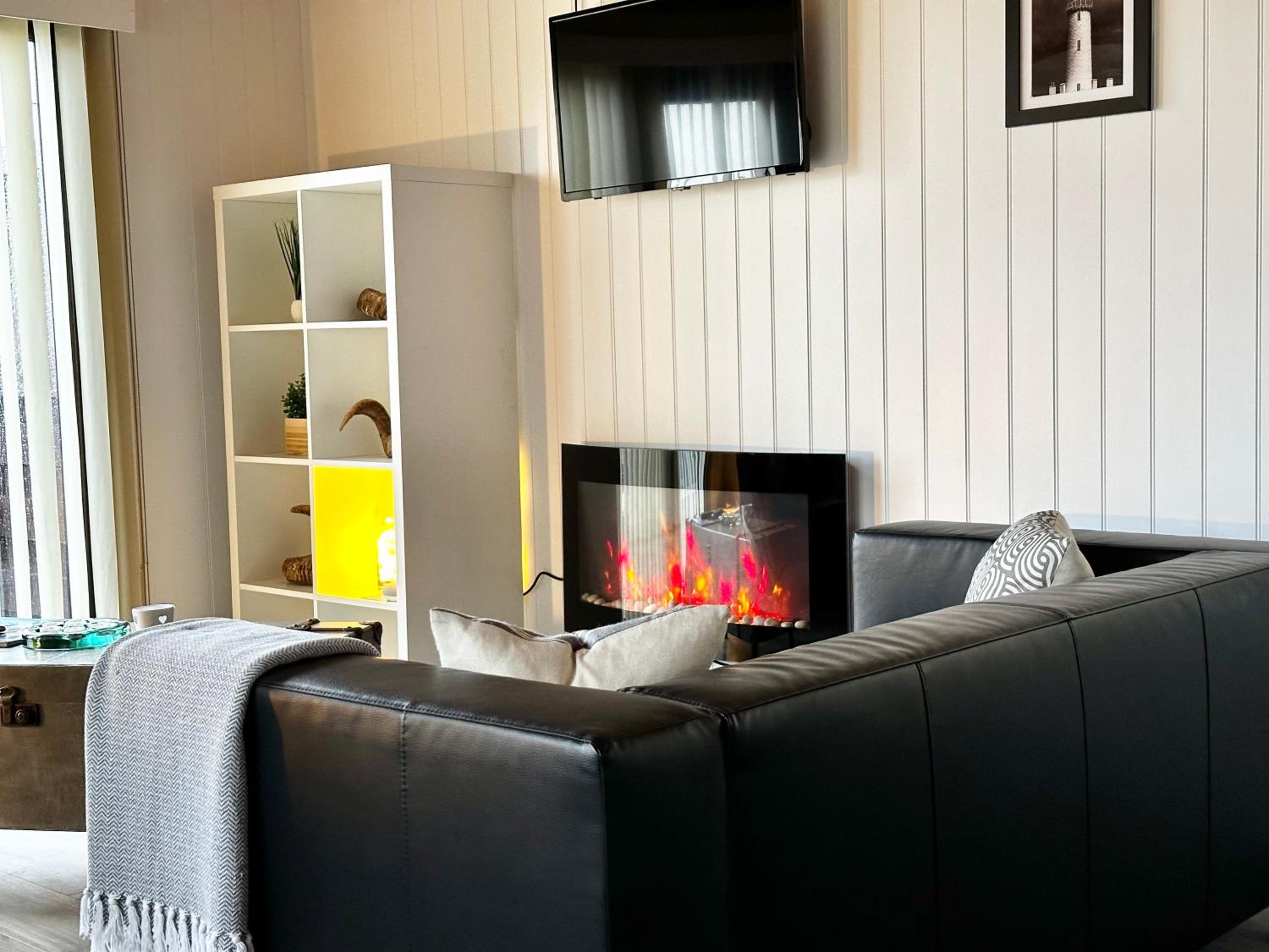 Lodge Cabin with Fabulous Views - Farm Holiday view 2