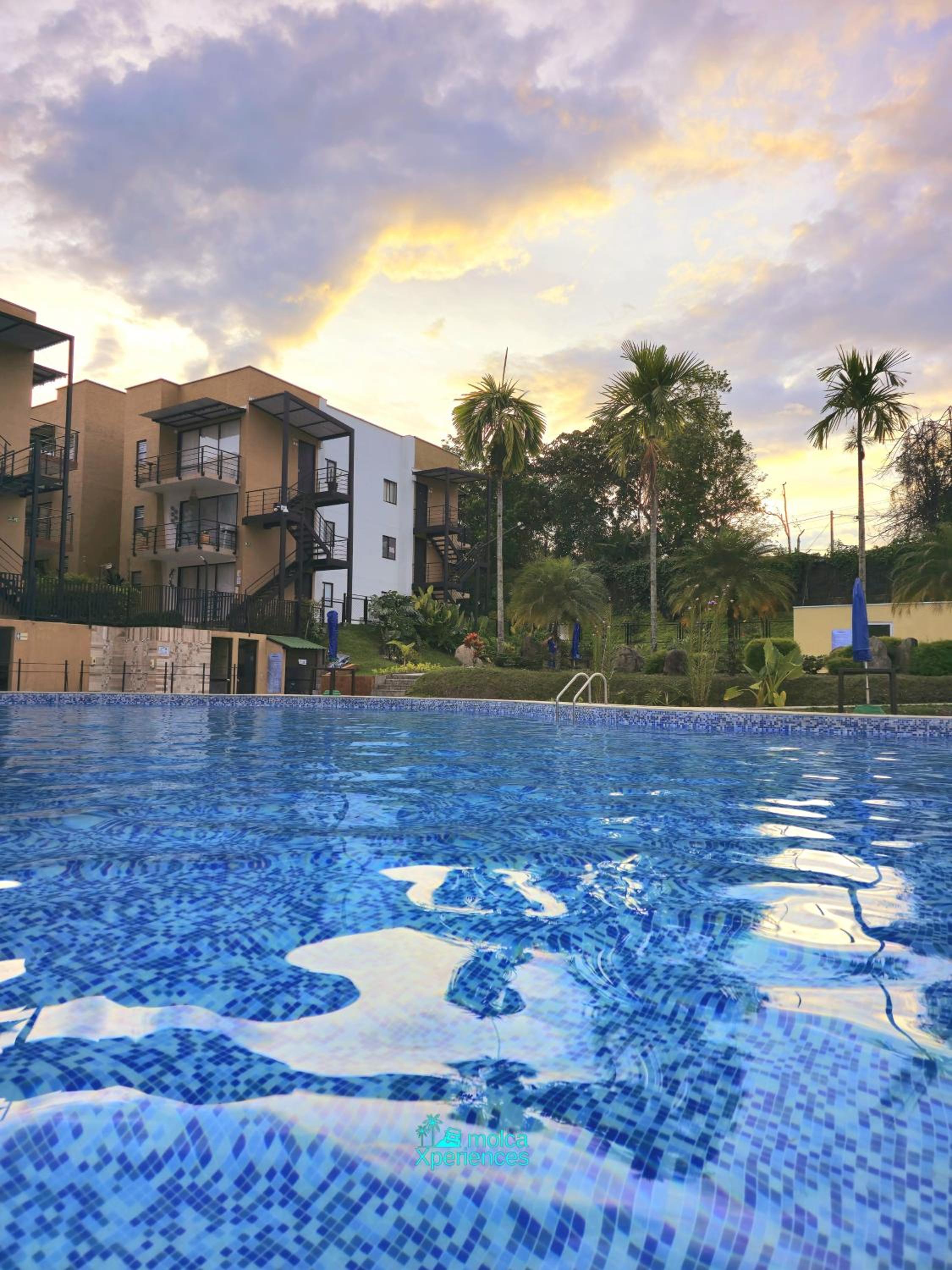 Apartamento Privado Vacacional a 5m del Aeropuerto, 20 minutos del Parque del Cafe y Centro de Armenia con 4 Piscinas, 3 Jacuzzi, Sauna By Molca Xperiences