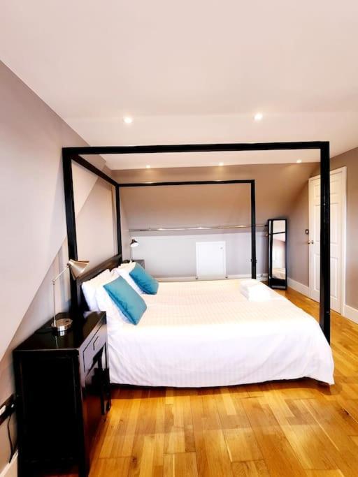 Stunning, newly renovated, Edwardian townhouse view 2
