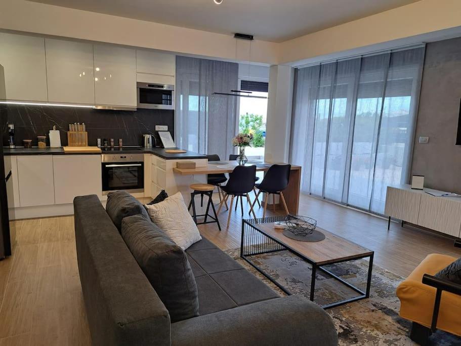 Apartman 76 - Modern Apartment with On-Site Private Parking view 2