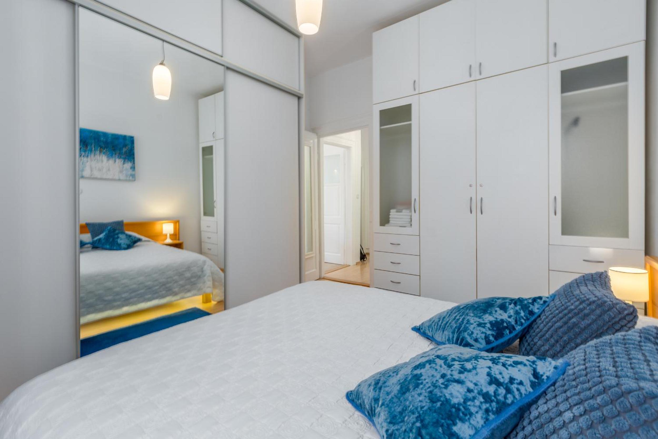 Aria two bedroom apartment with terrace in the center