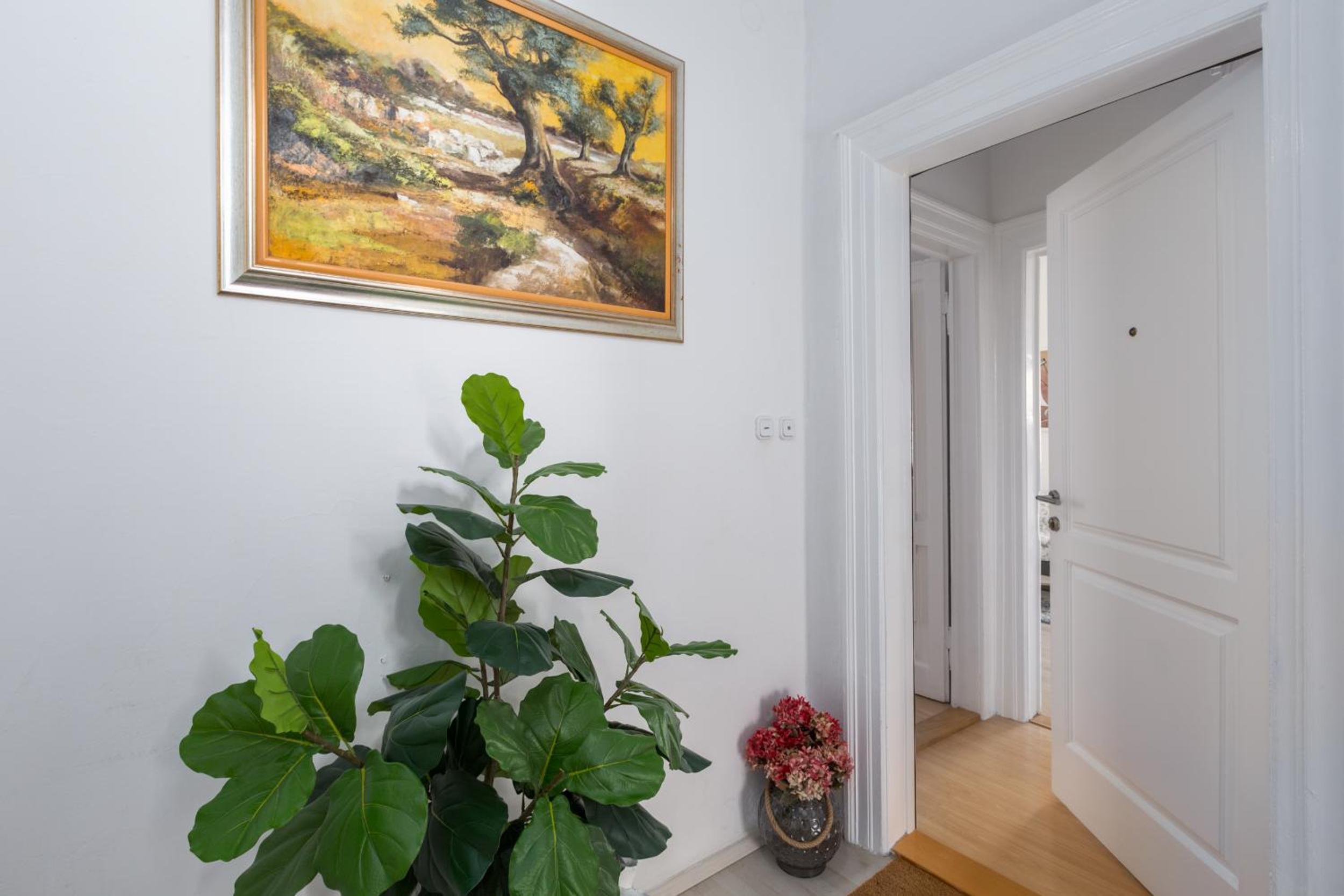Aria two bedroom apartment with terrace in the center