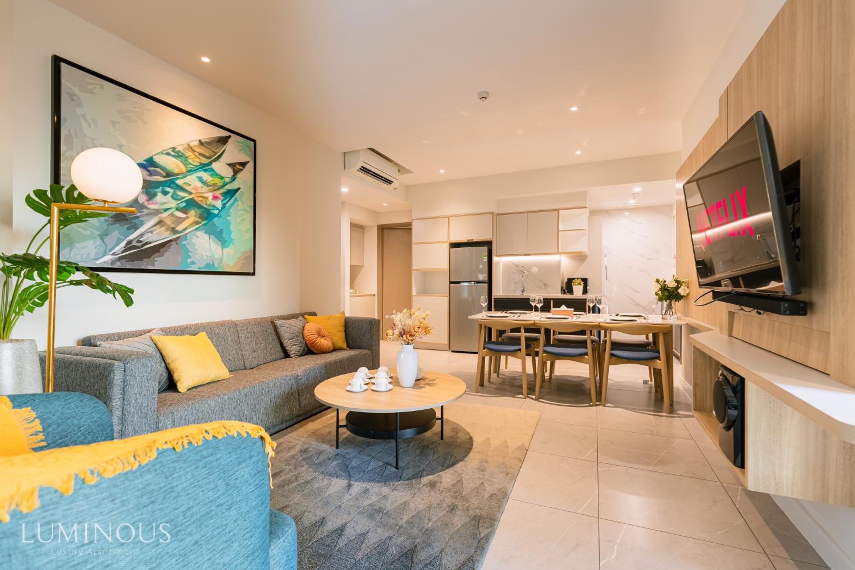 Luxury 2 or 3BR Apartment in Dist 1, Pool and airport pickup