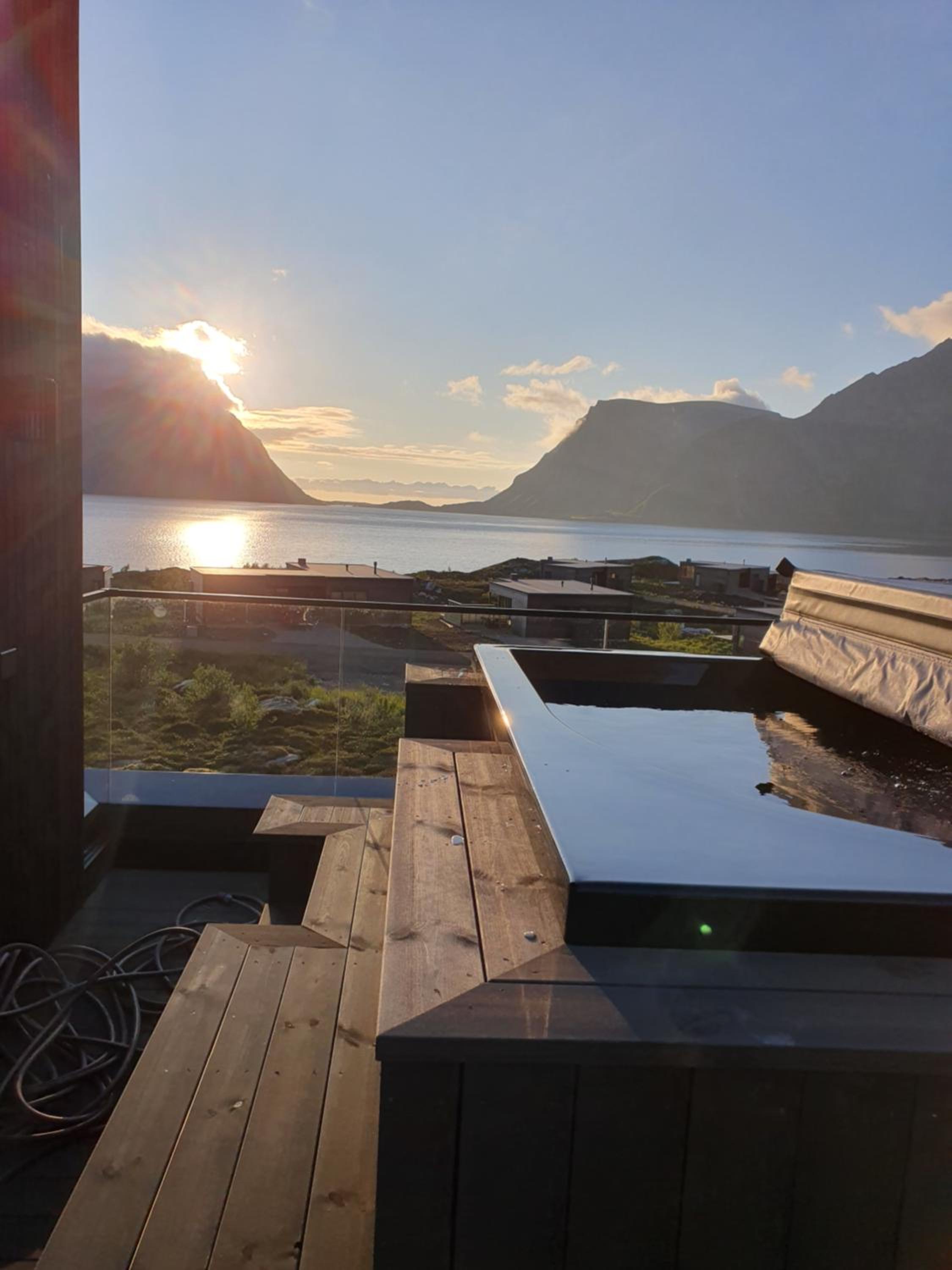 Hoda Cabin - Luxury lodge with jacuzzi and sauna view 5