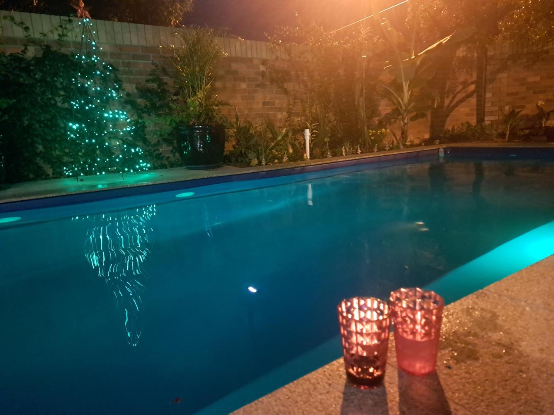 Brisbane 1960s Pool House - hosted bed and breakfast