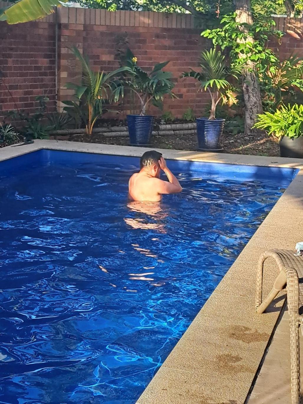 Brisbane 1960s Pool House - hosted bed and breakfast