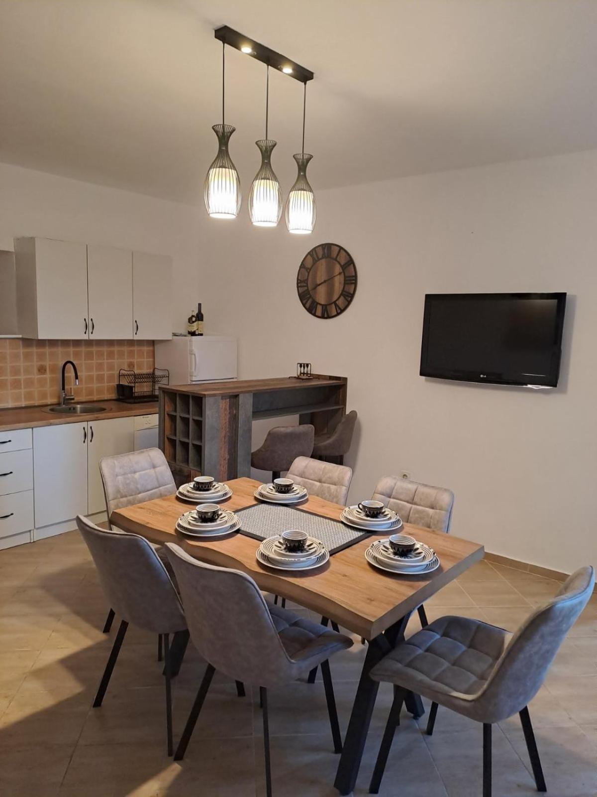Village House DIMS