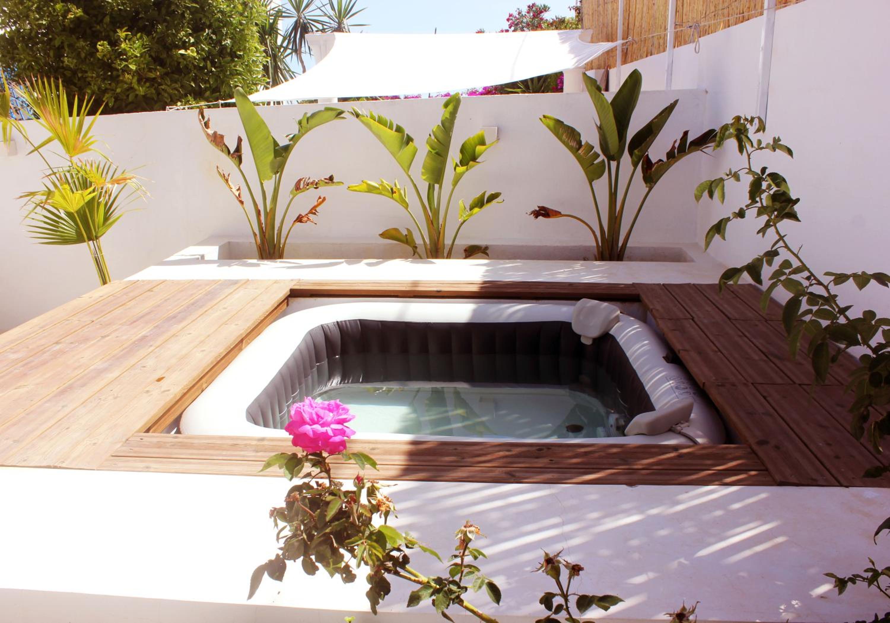 Villa The Kite House - Lovely beach house with Jacuzzi view 2