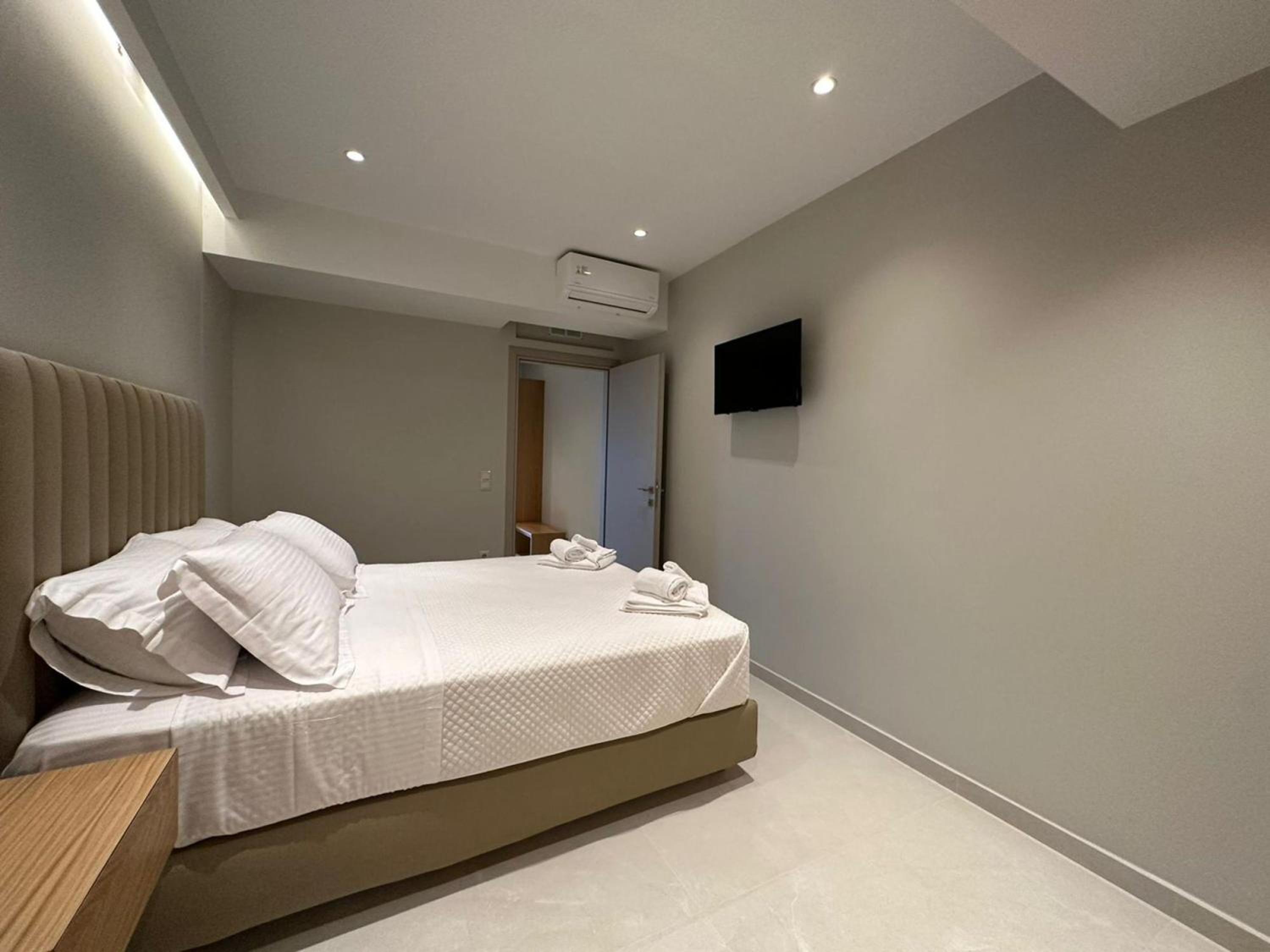 Elpida Luxury Apartments Suites
