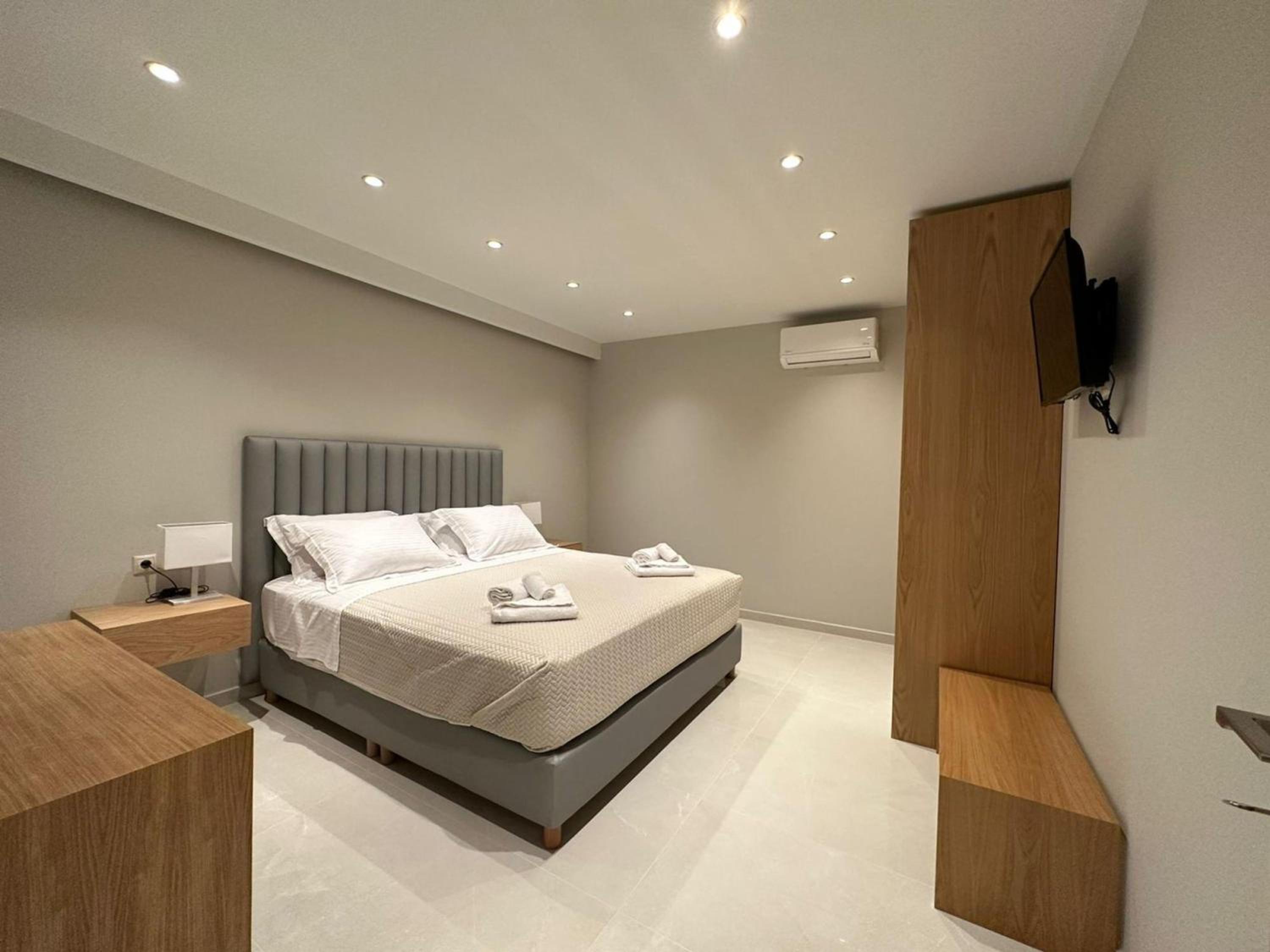 Elpida Luxury Apartments Suites