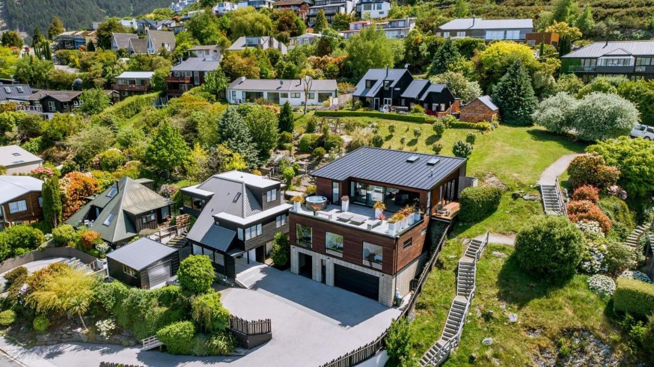 Magnificent Lakeview Modern Luxury view 3
