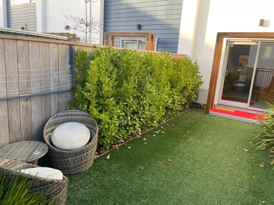 CBD 2 Bedroom Parkside Living By Hagley with Free Parking view 3