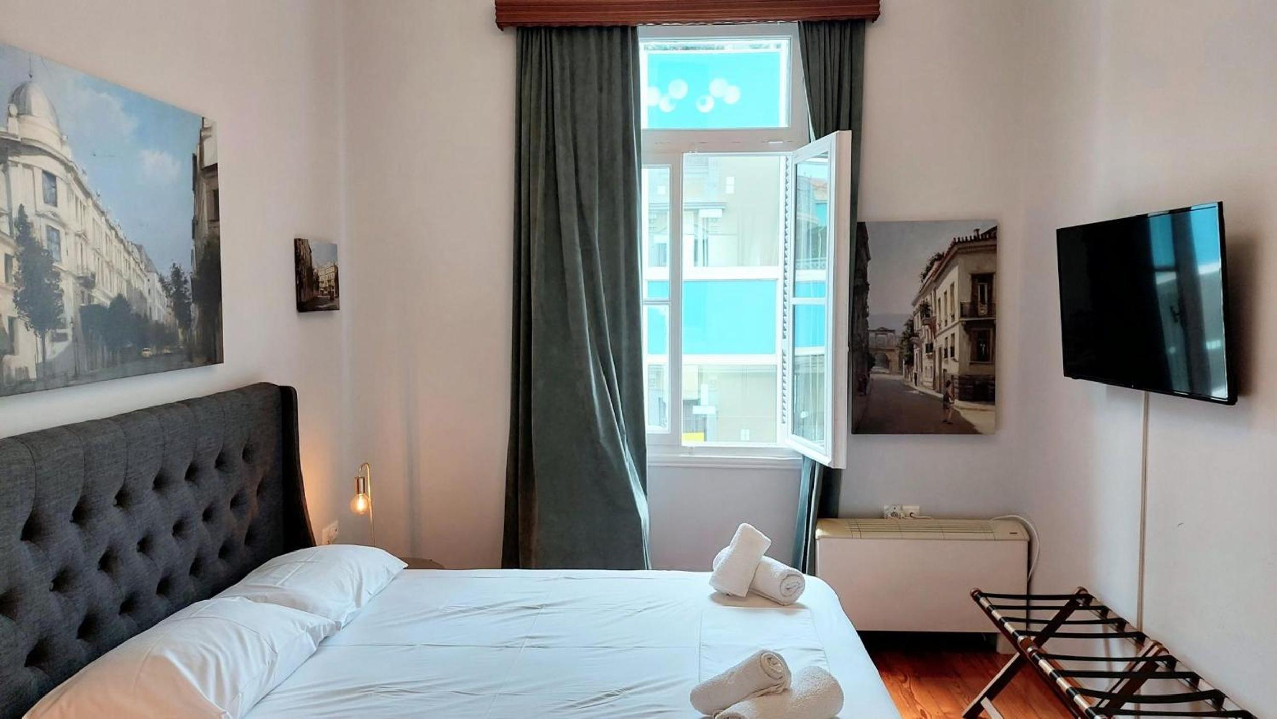 Elegant apartment under the Acropolis