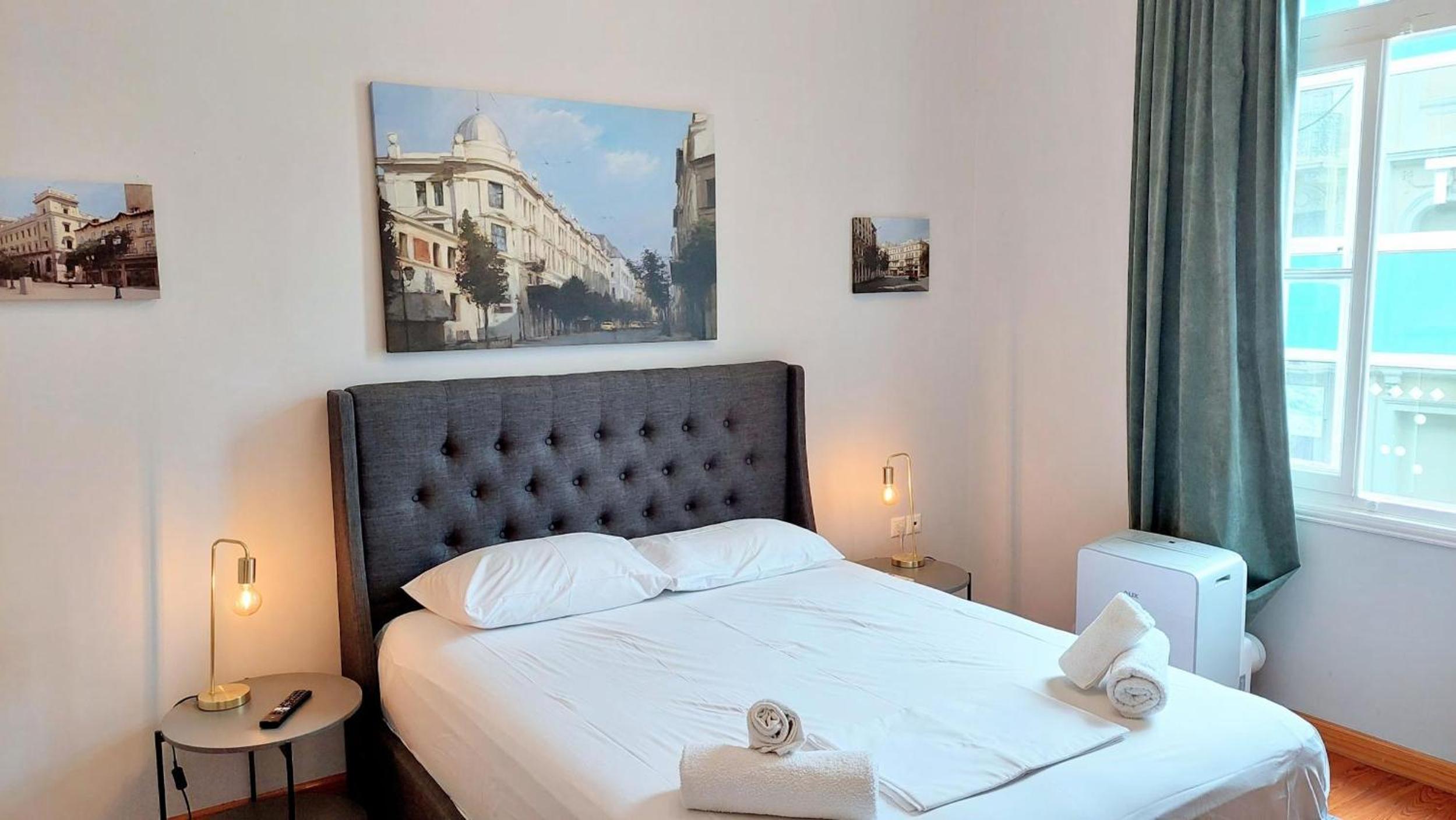 Elegant apartment under the Acropolis