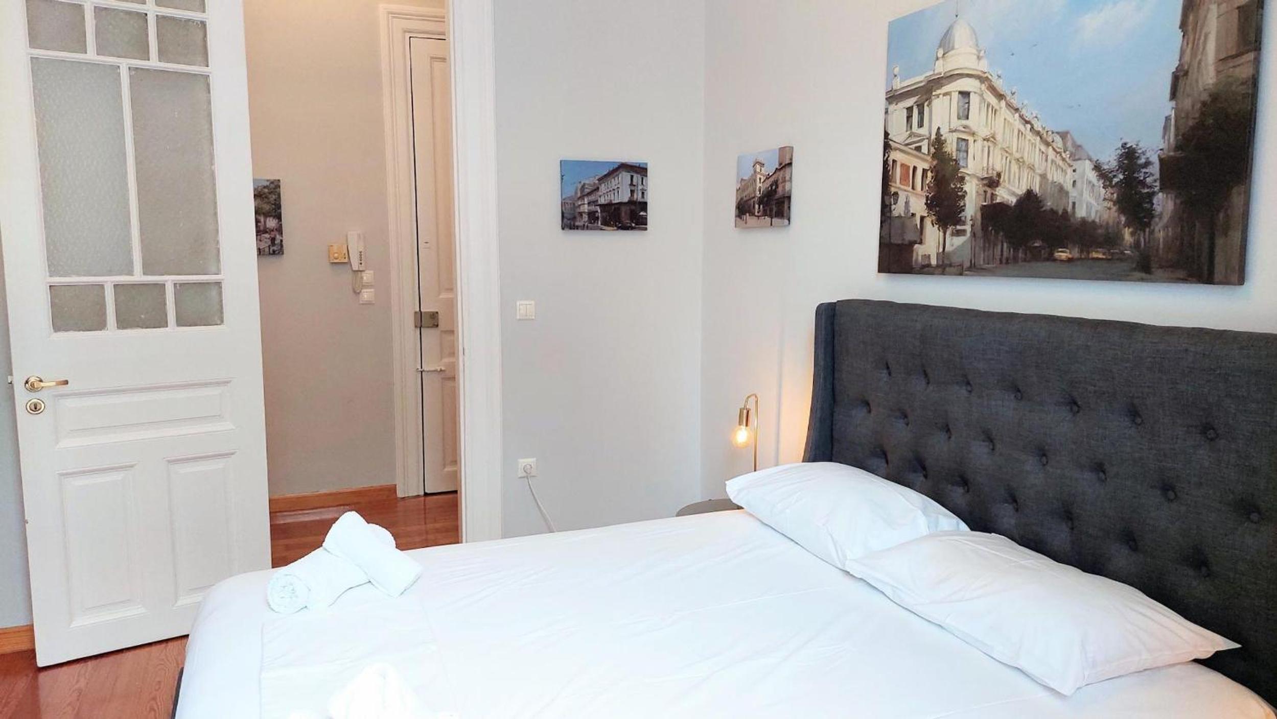Elegant apartment under the Acropolis