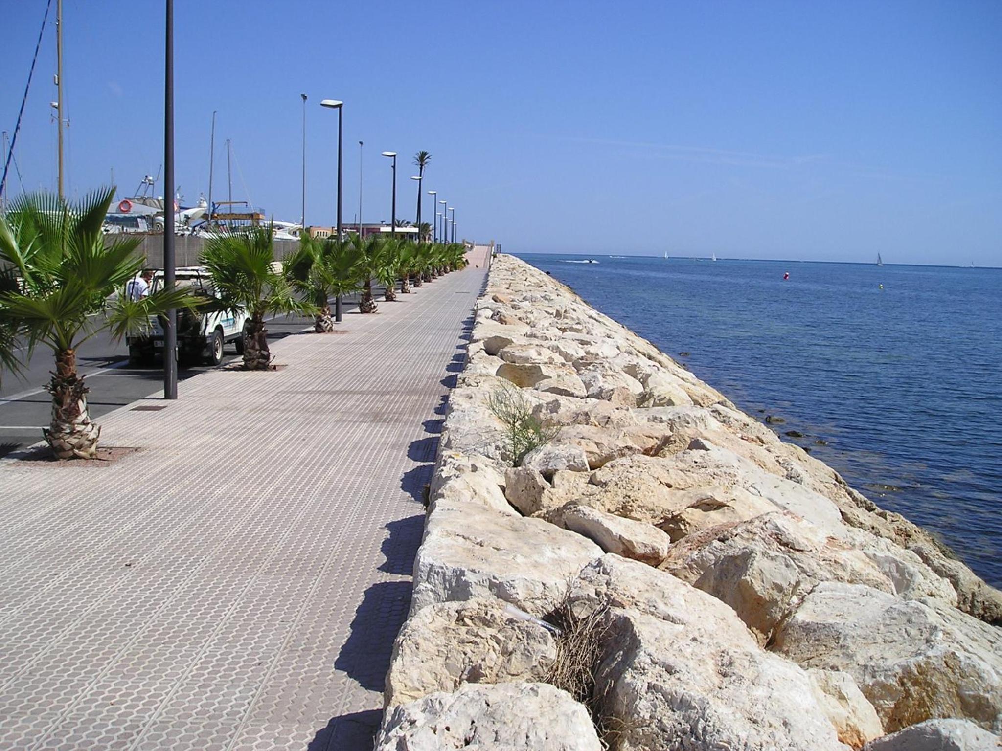 Cerca de la playa Mare Nostrum II, E view 4