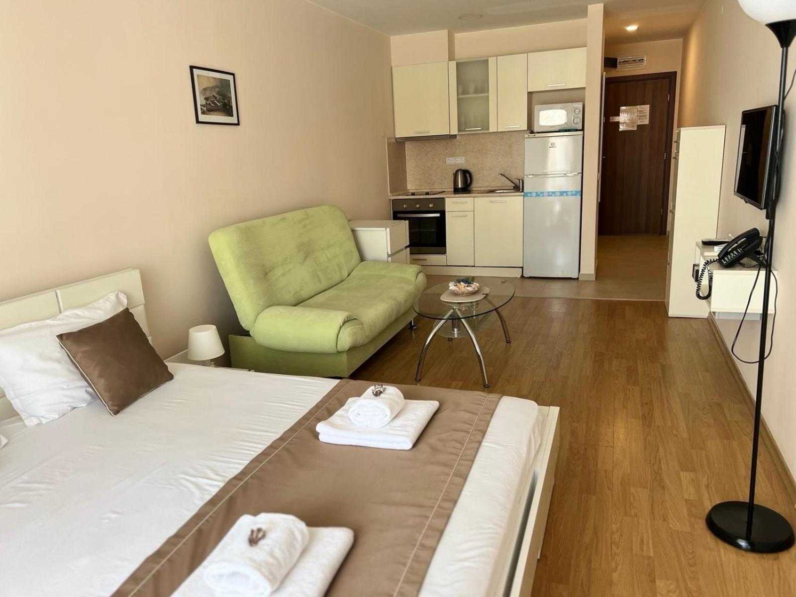 Seaside Serenity Studio - Premier Fort Beach