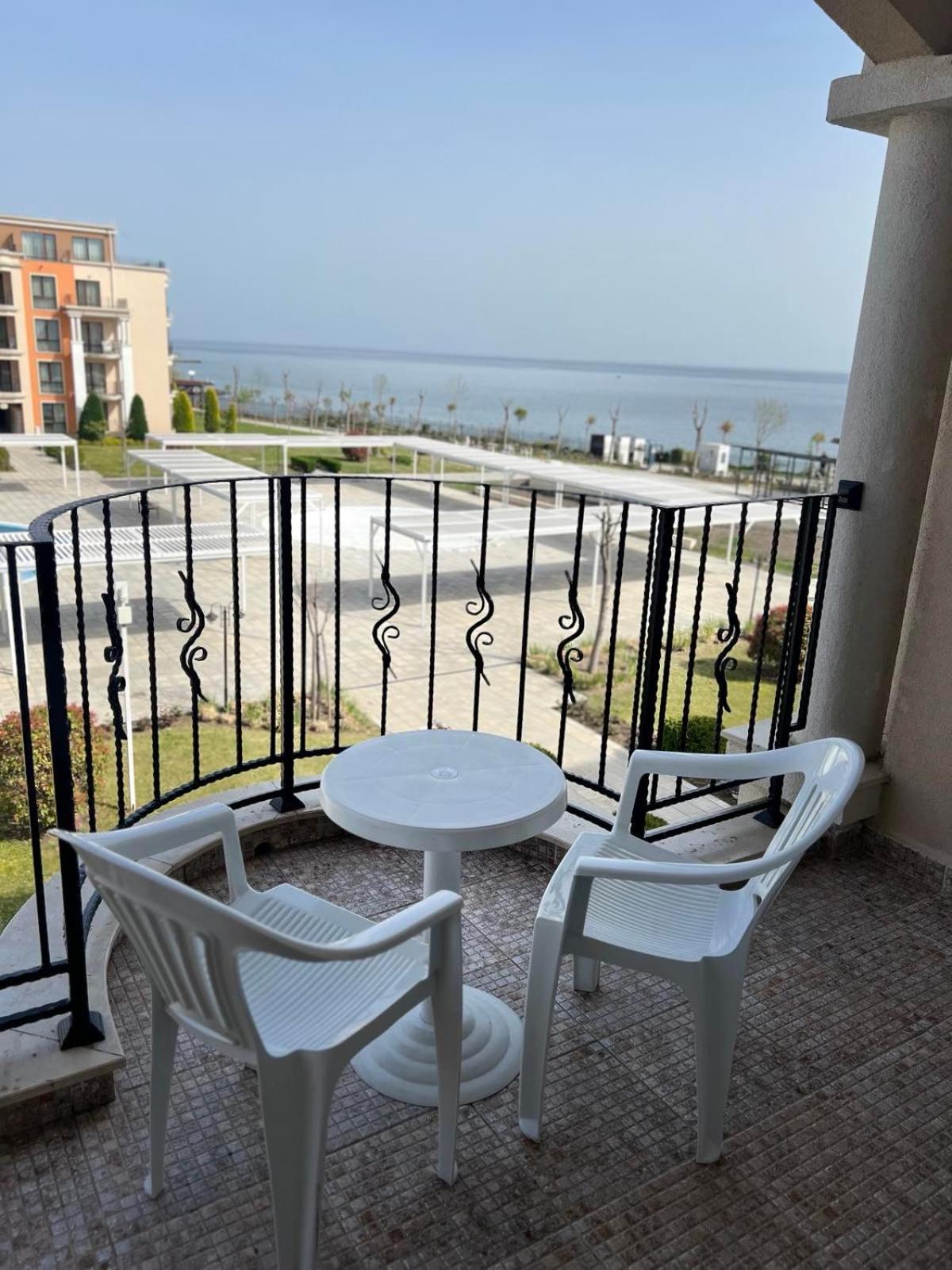 Seaside Serenity Studio - Premier Fort Beach