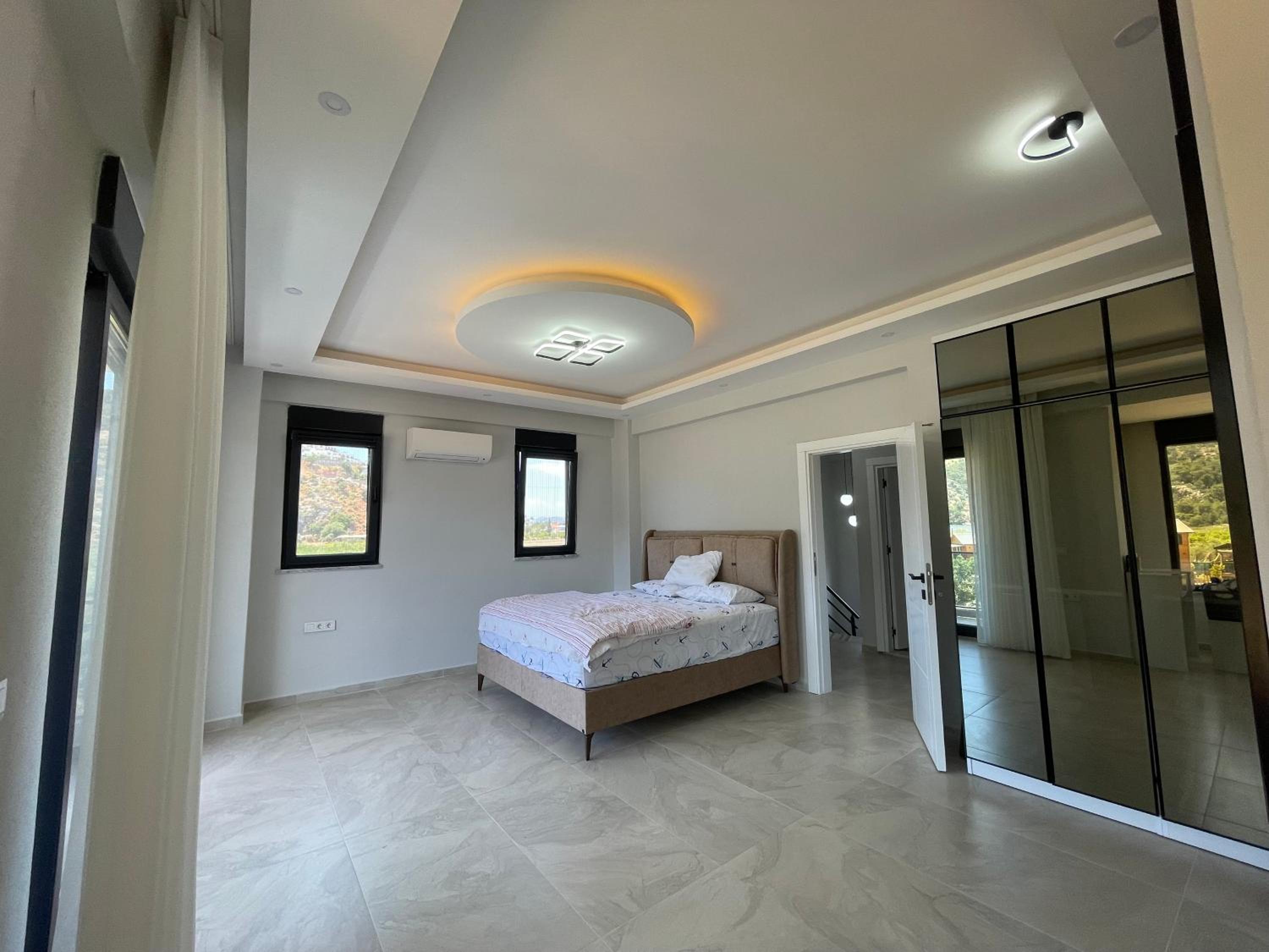 Villalakehouse
