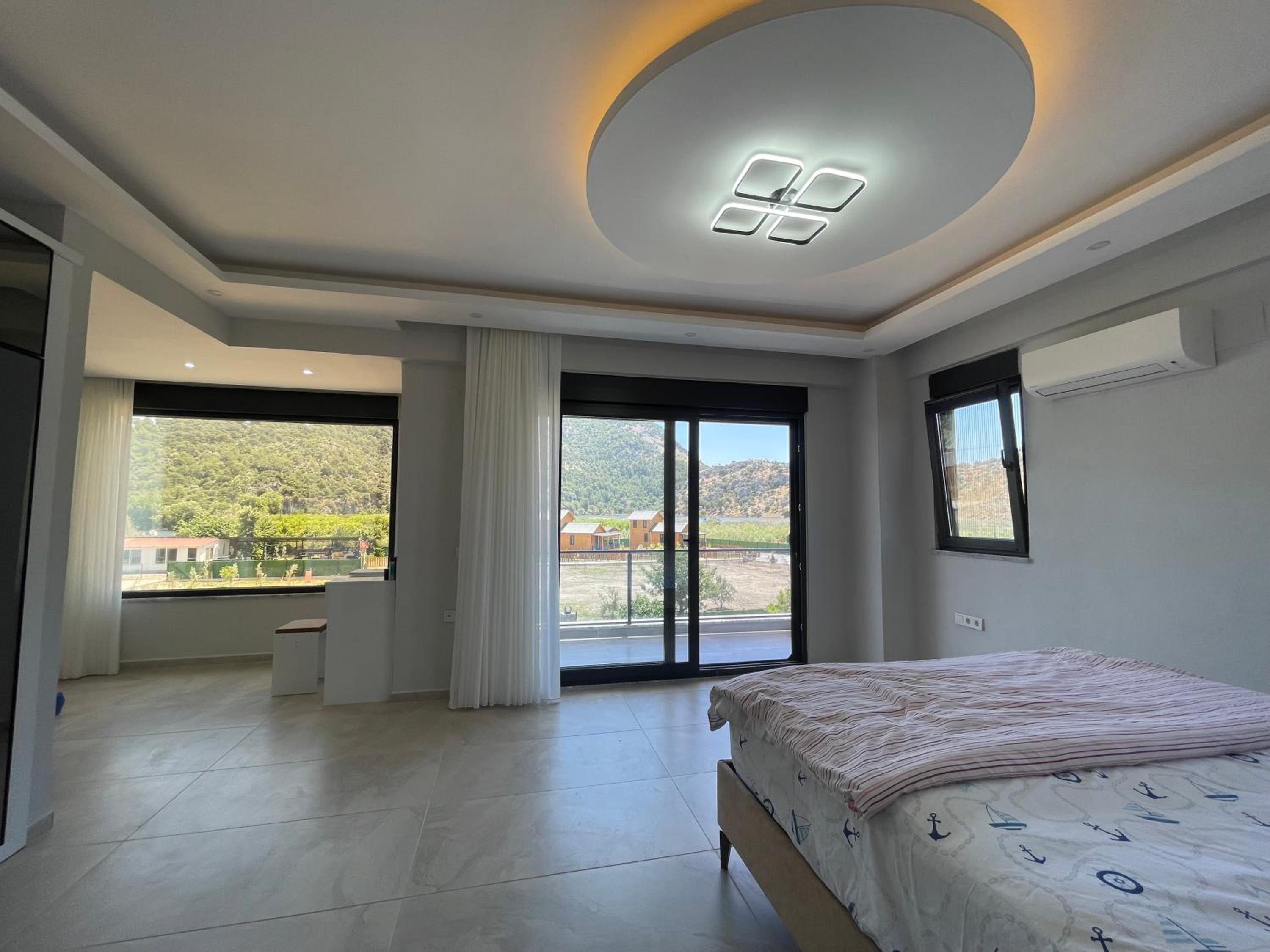 Villalakehouse