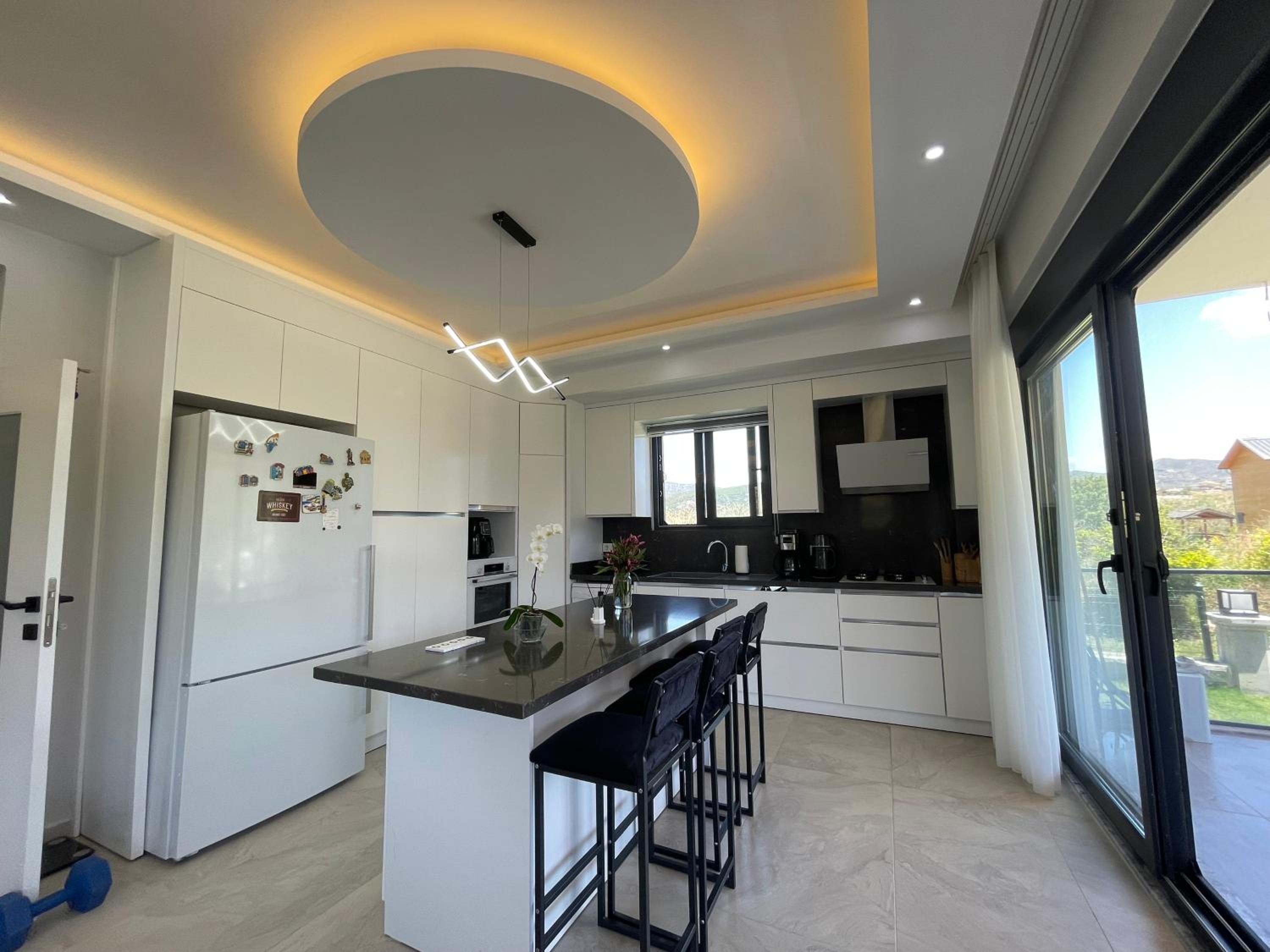 Villalakehouse
