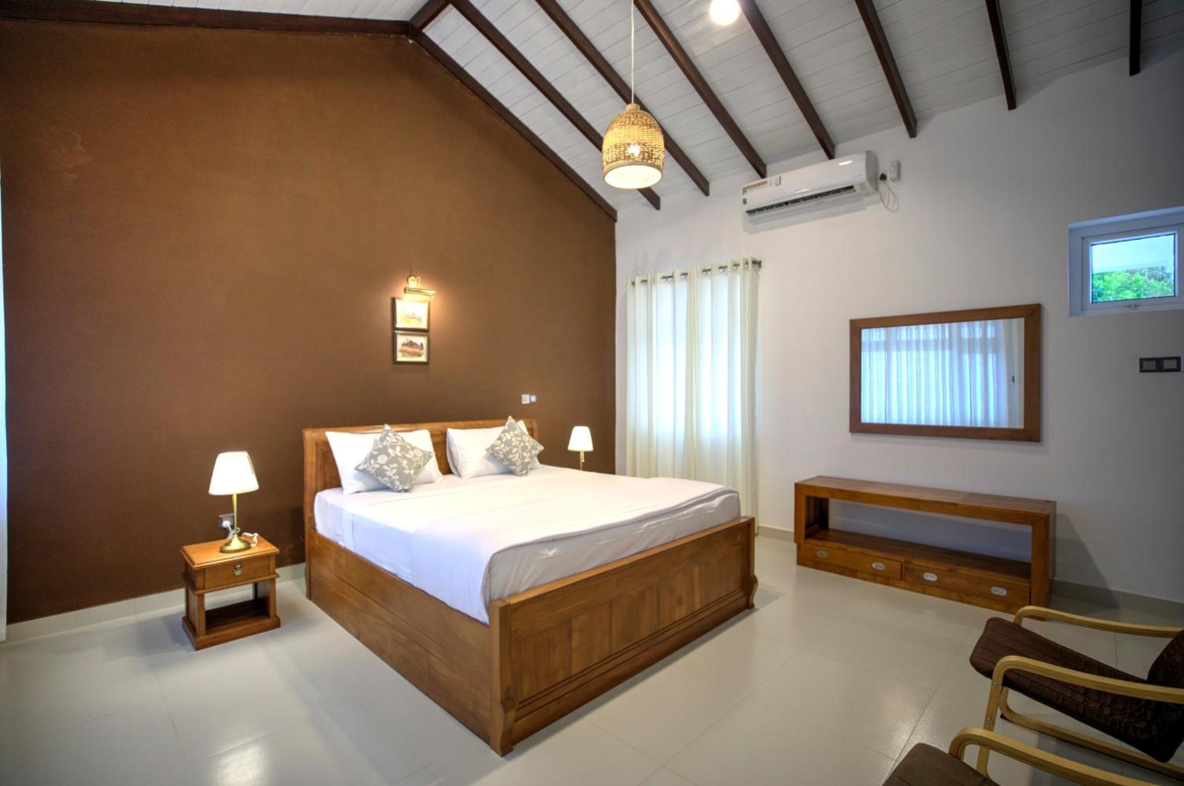 Rose Hill Bungalow view 3