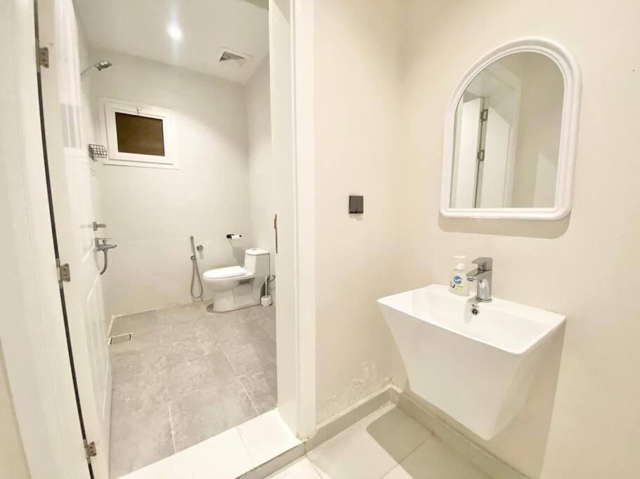 Madinah Valley Residence Room 22 view 5