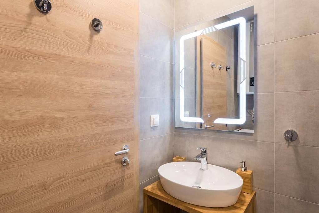 Azur Deluxe Apartment
