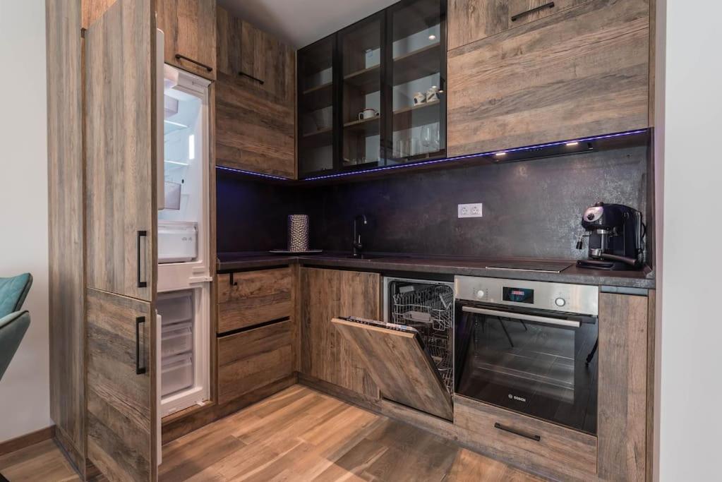 Azur Deluxe Apartment