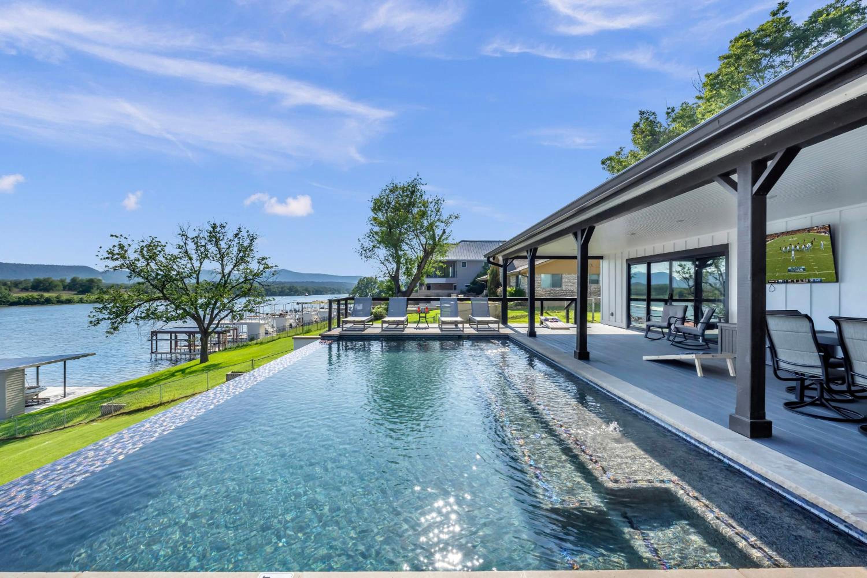River Oaks Luxury Lakeshore Concierge Services Available view 2