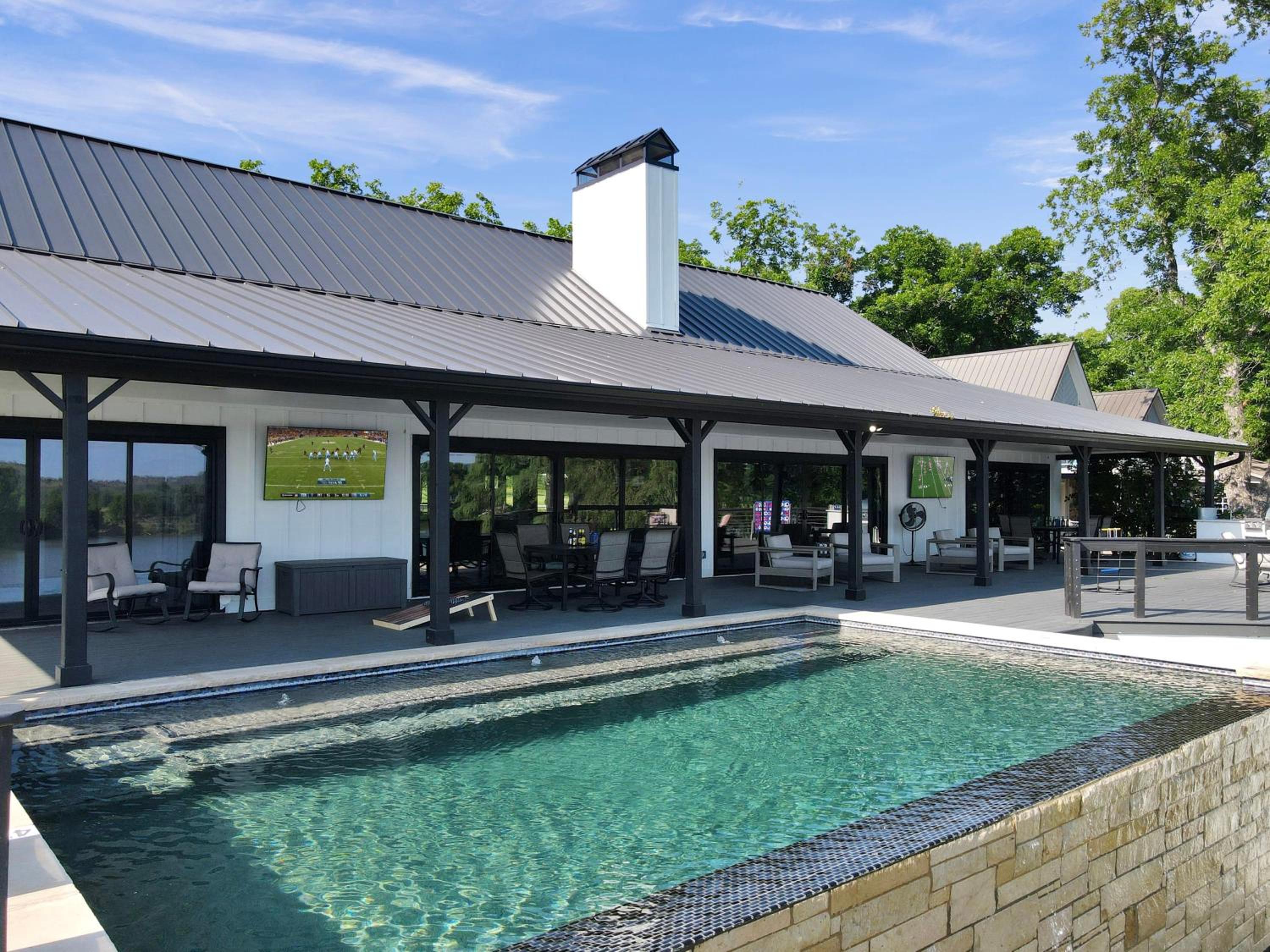 River Oaks Luxury Lakeshore Concierge Services Available view 3