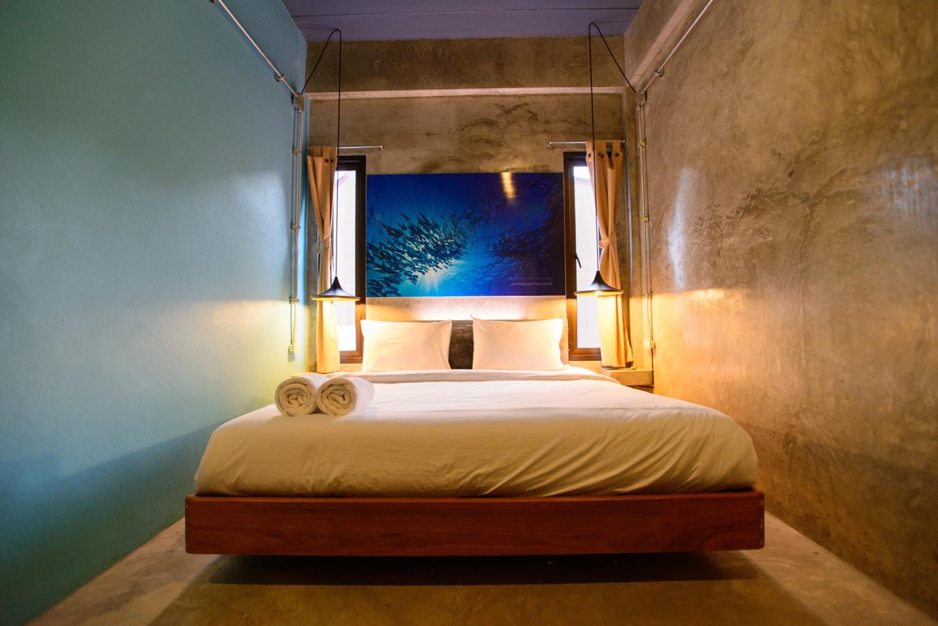 Seabox Khaolak Hostel