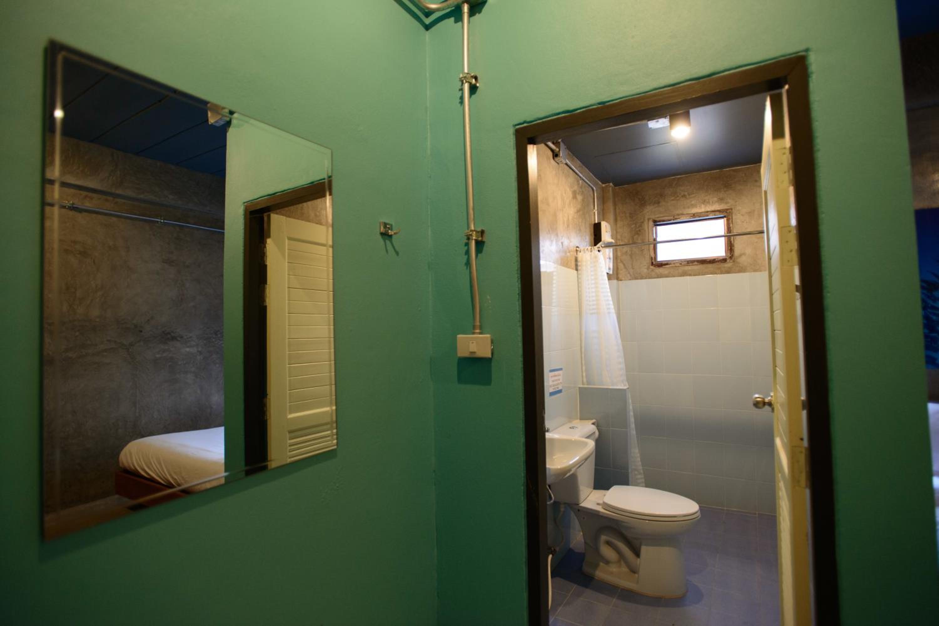 Seabox Khaolak Hostel