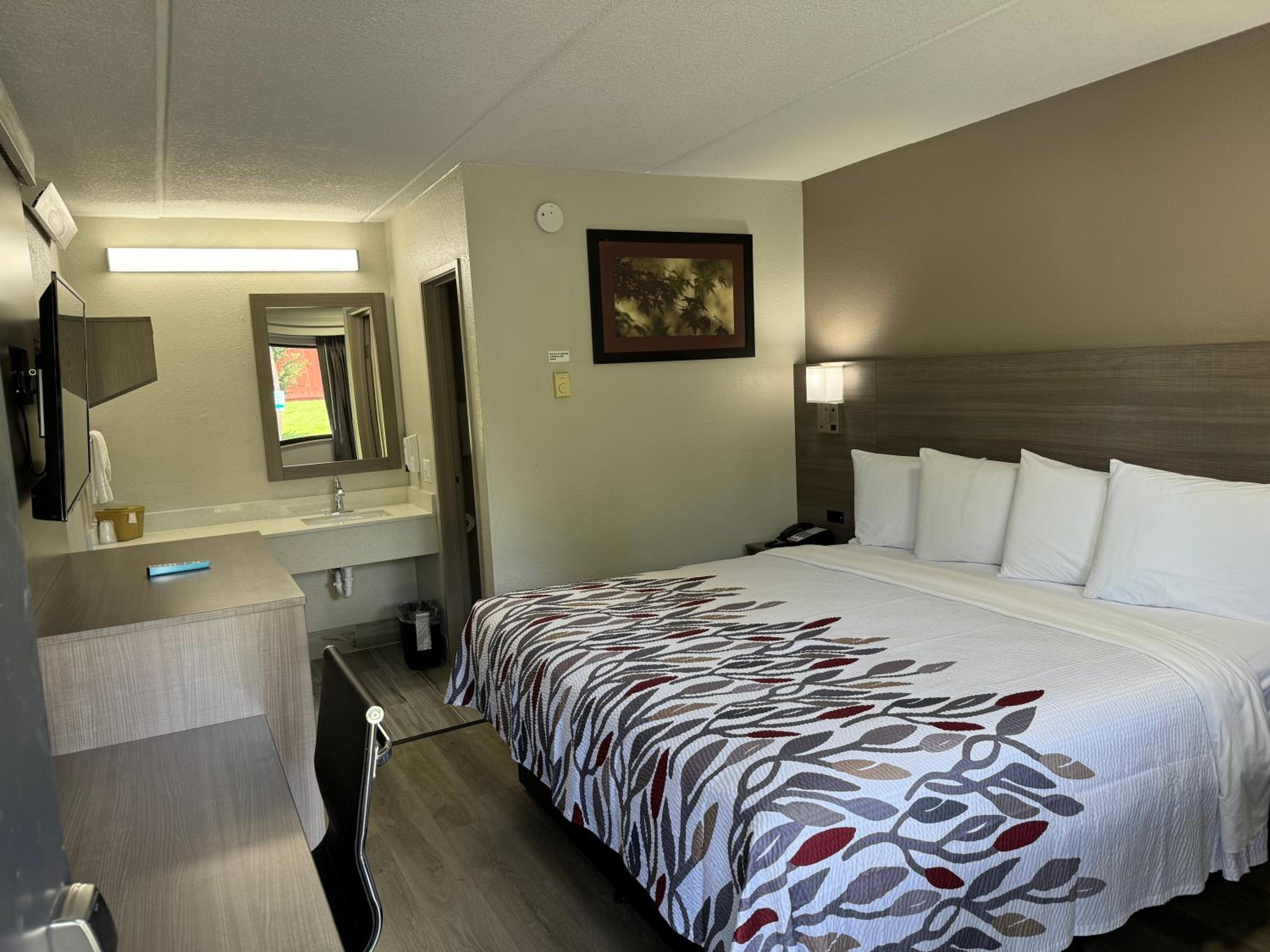 Red Roof Inn Greenville - Image 5