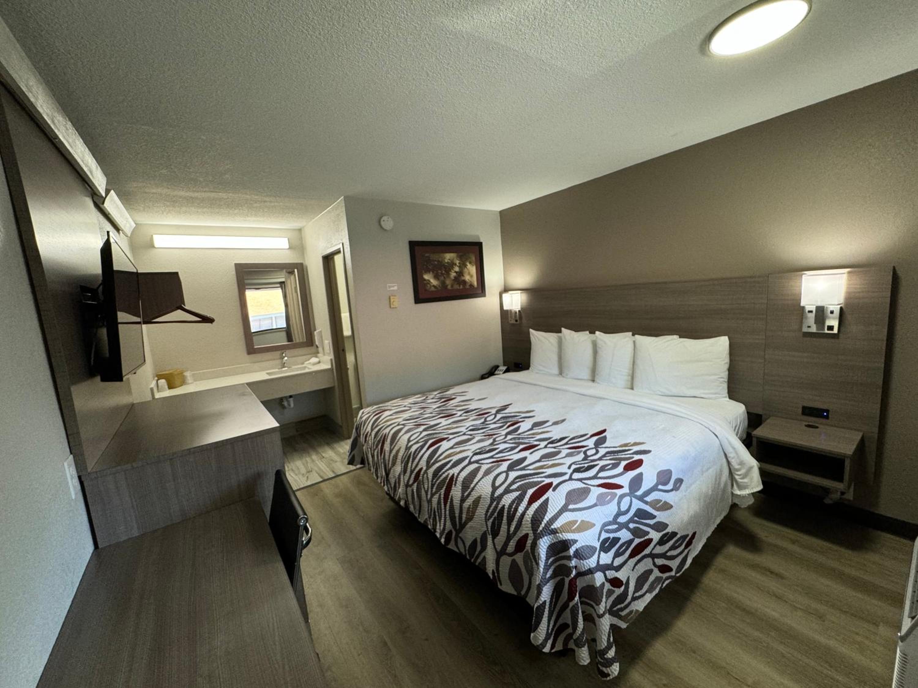 Red Roof Inn Greenville - Image 4