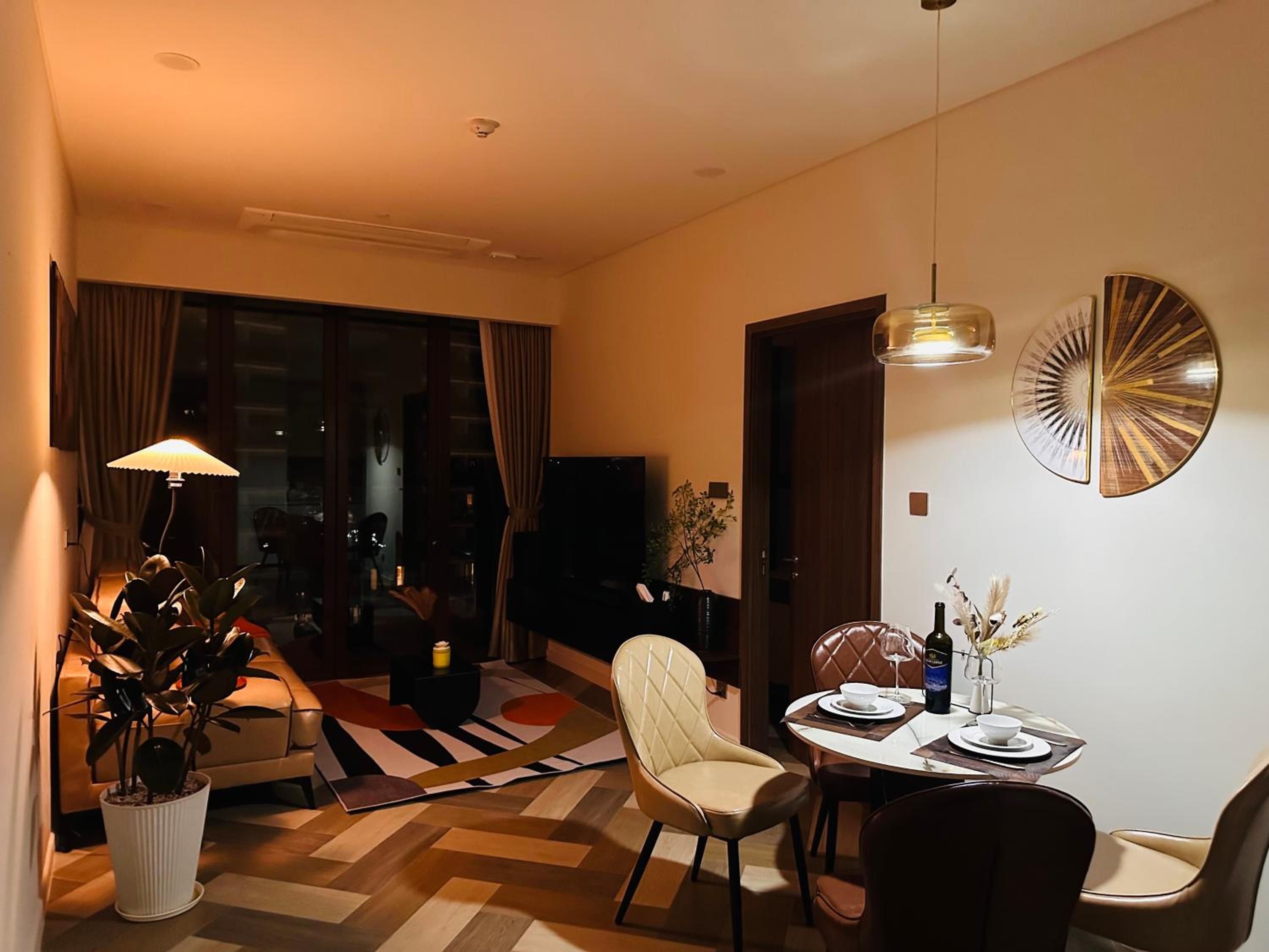 Luxury Fully Equipped Residence in Heart of City