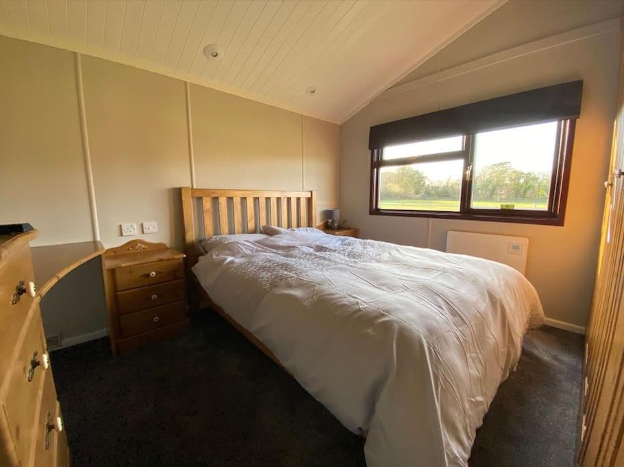 Terrapin Lodge - lakeside cabin view 2