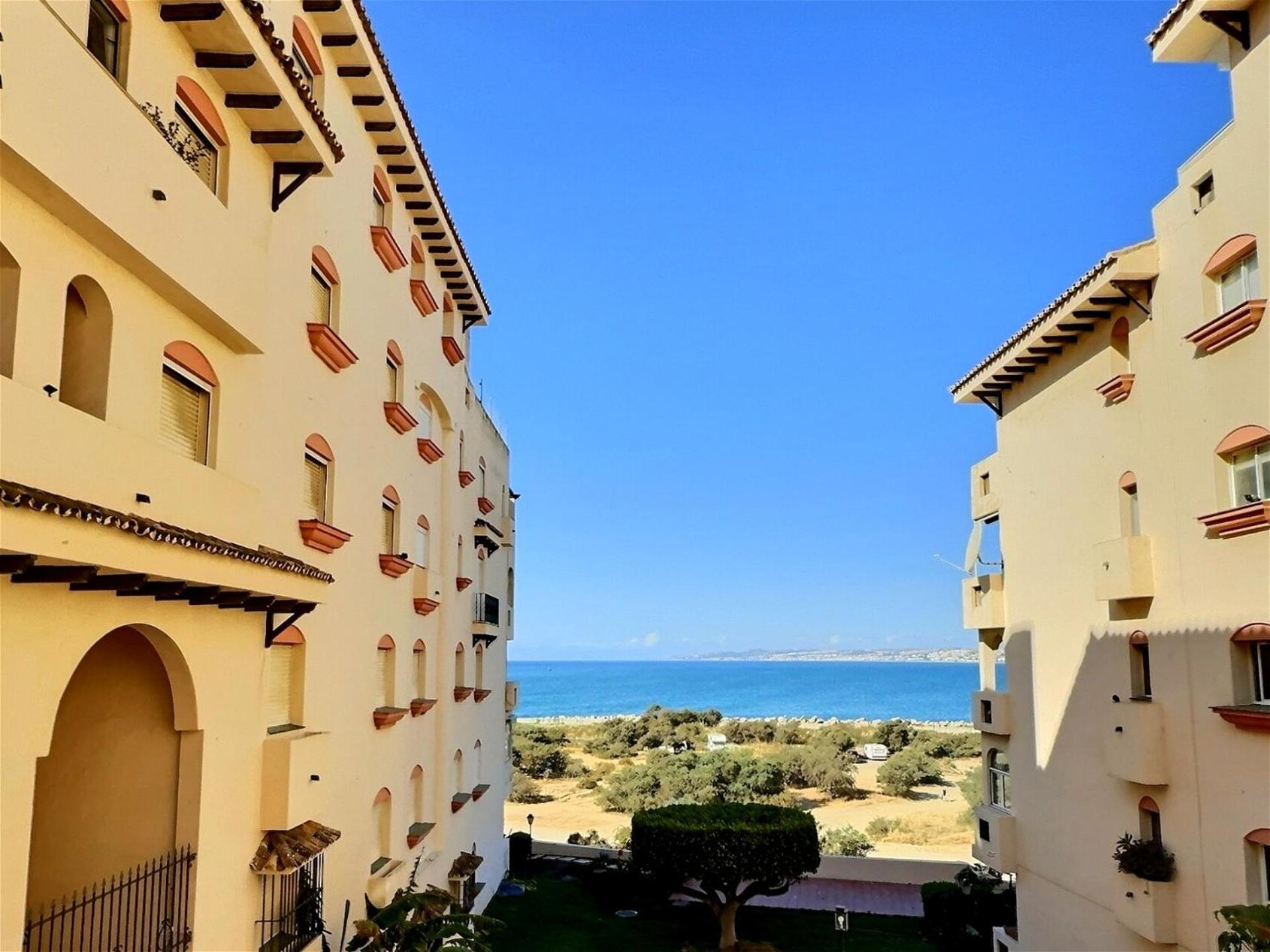 Two bedroom apartment moments from the Cristo beach Estepona
