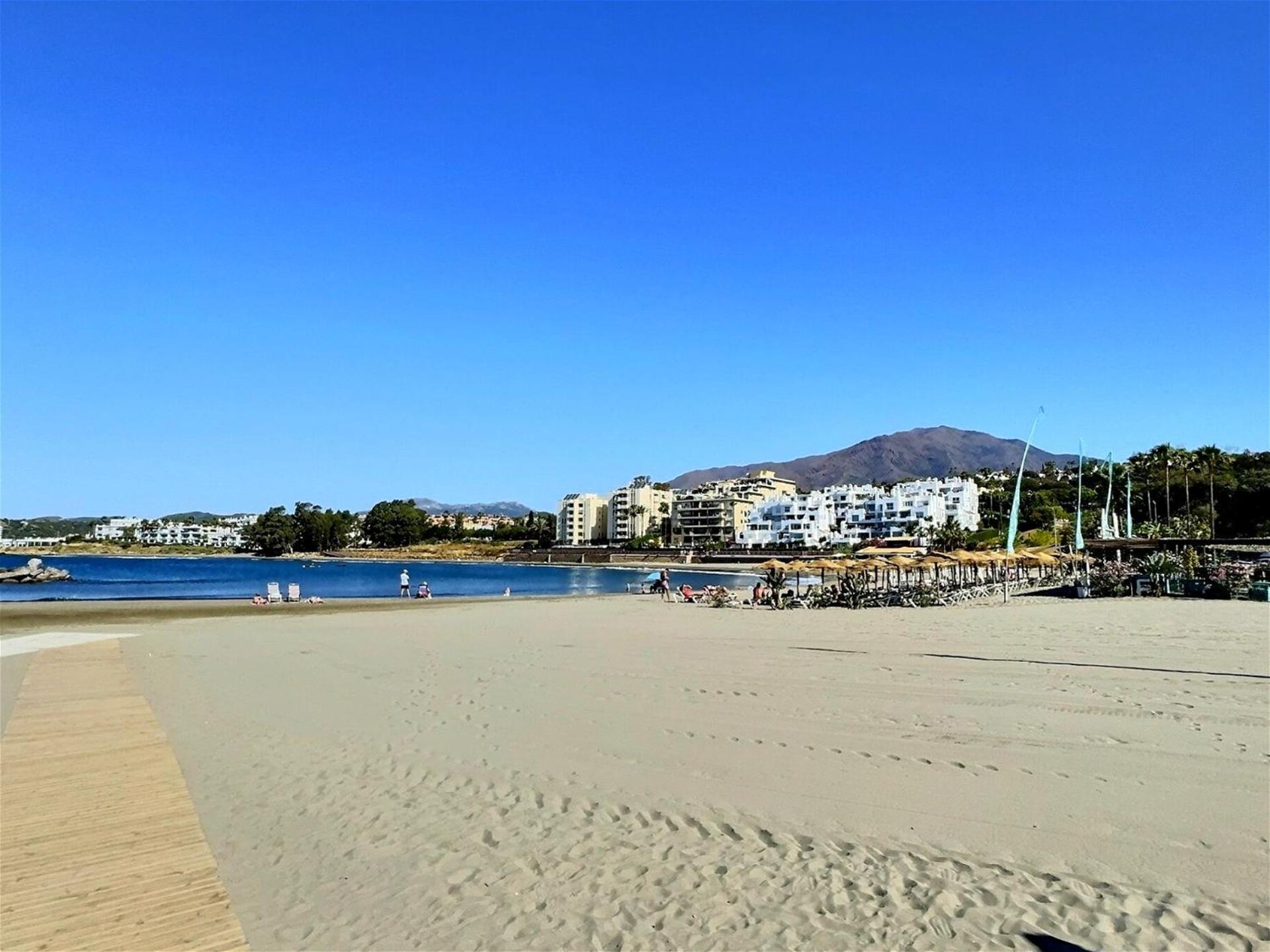 Two bedroom apartment moments from the Cristo beach Estepona photo 4
