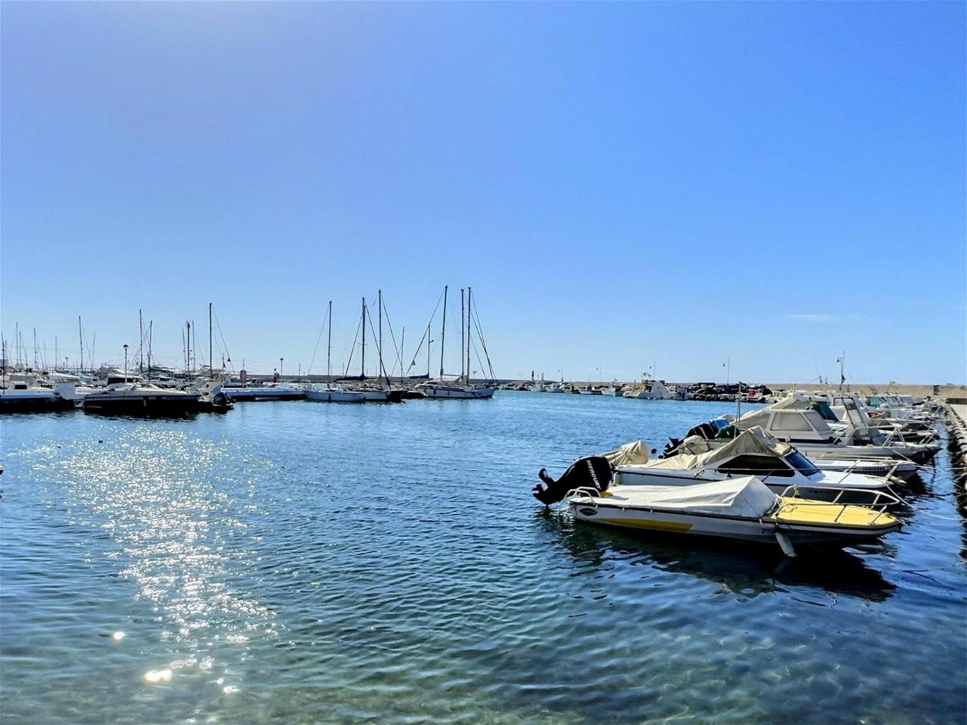 Two bedroom apartment moments from the Cristo beach Estepona