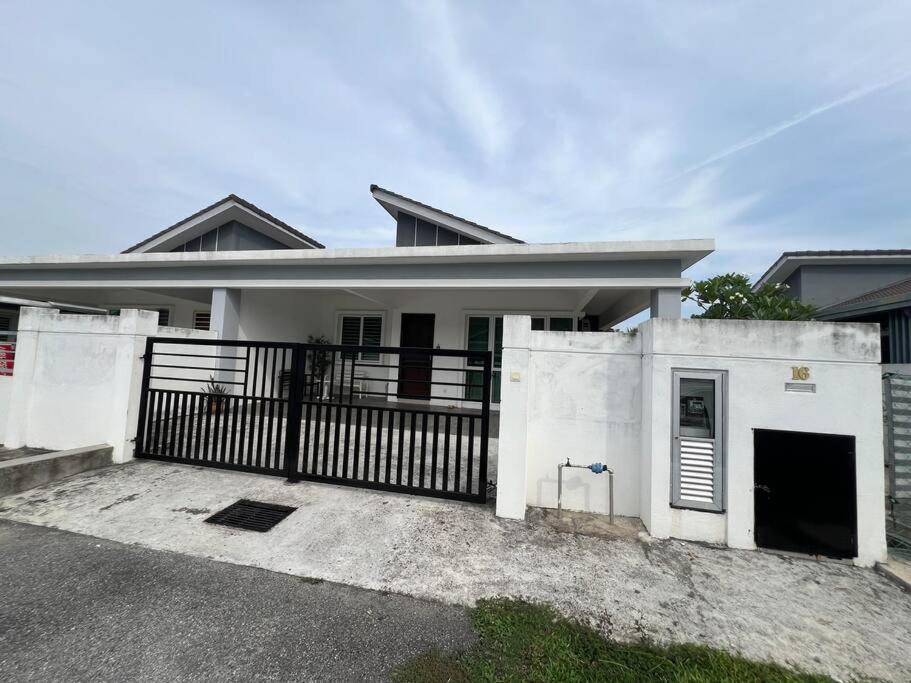 RUMAH CAMAR by IMPIAN HOMESTAY KLIA - SALAK TINGGI - NILAI
