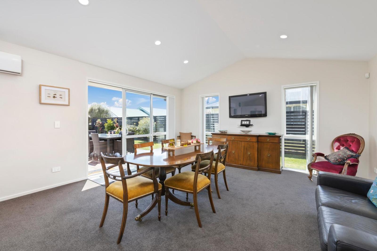 Fabulous in Wharewaka - Wharewaka Holiday Home view 4