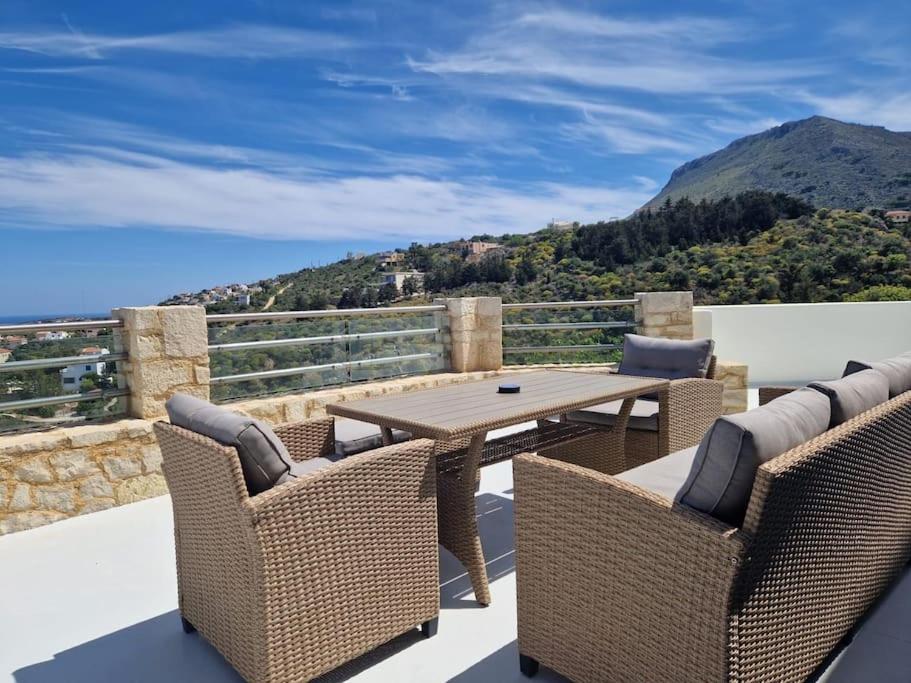 Villa Thea,Plaka with sea & mountain views view 4