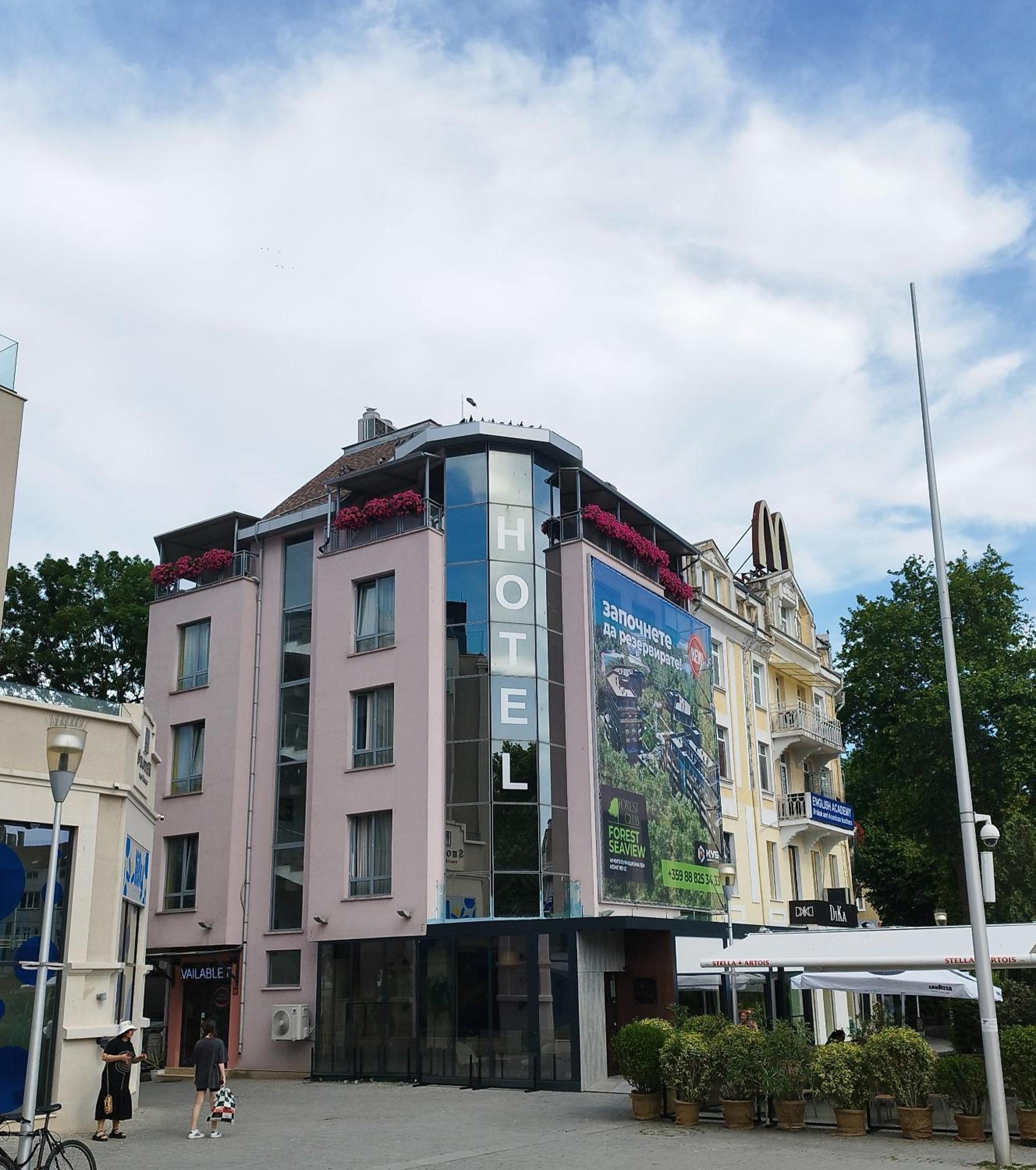 Hotel Family Hotel Opera Plaza- former City Mark hotel - Image 1